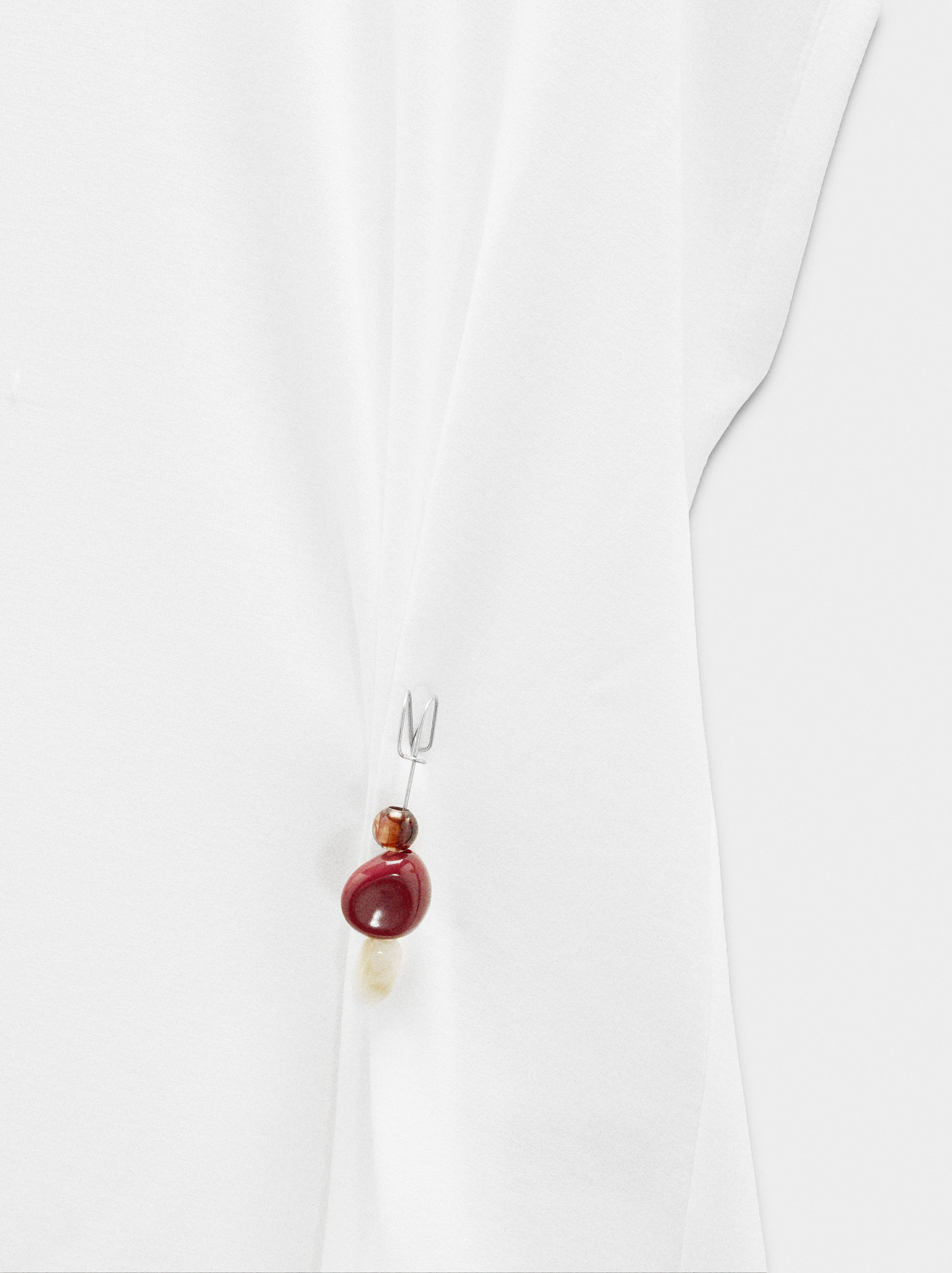 T-Shirt mit Broschendetail image number 5.0
