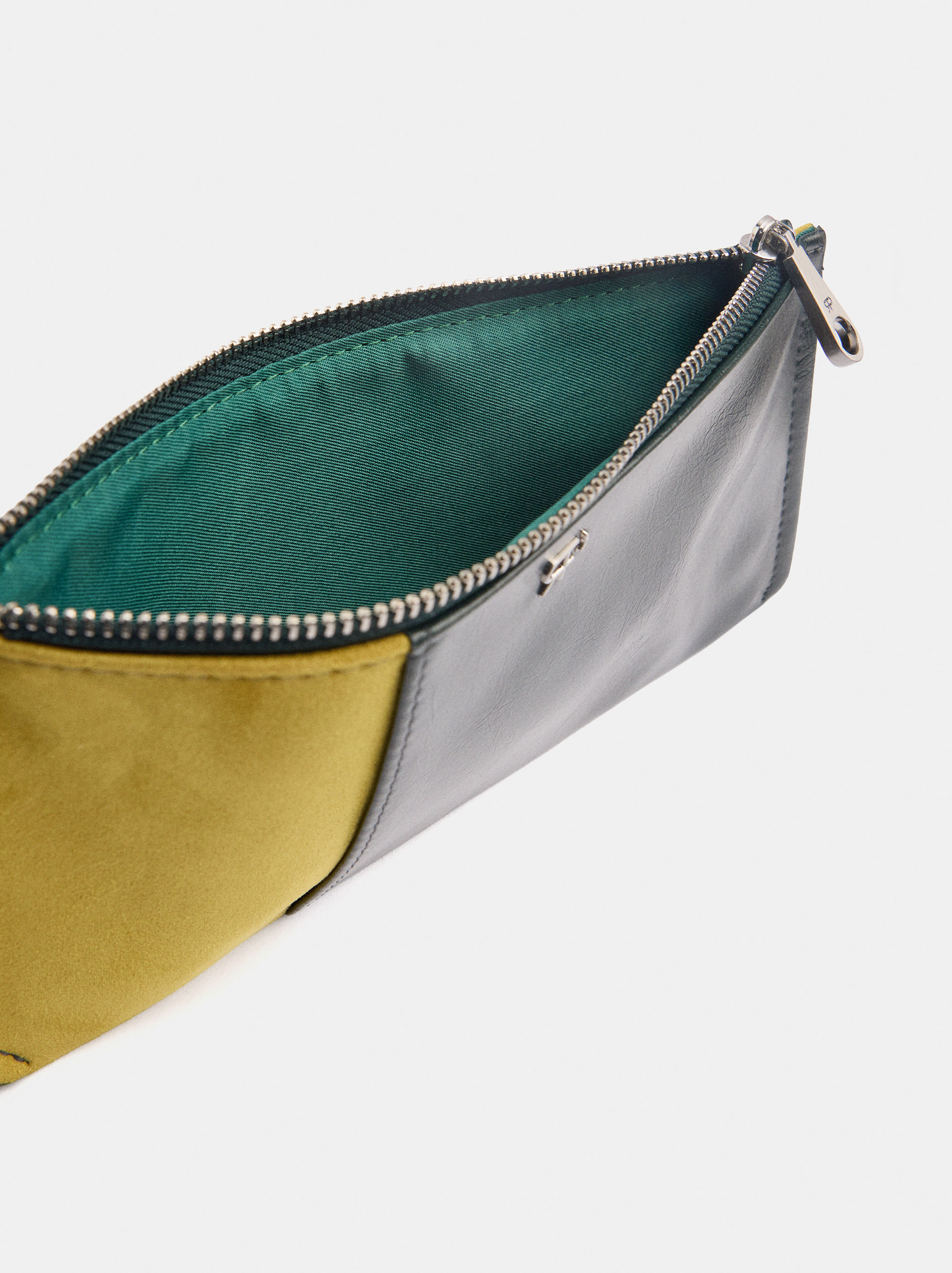 Bicolor contrast pouch image number 3.0