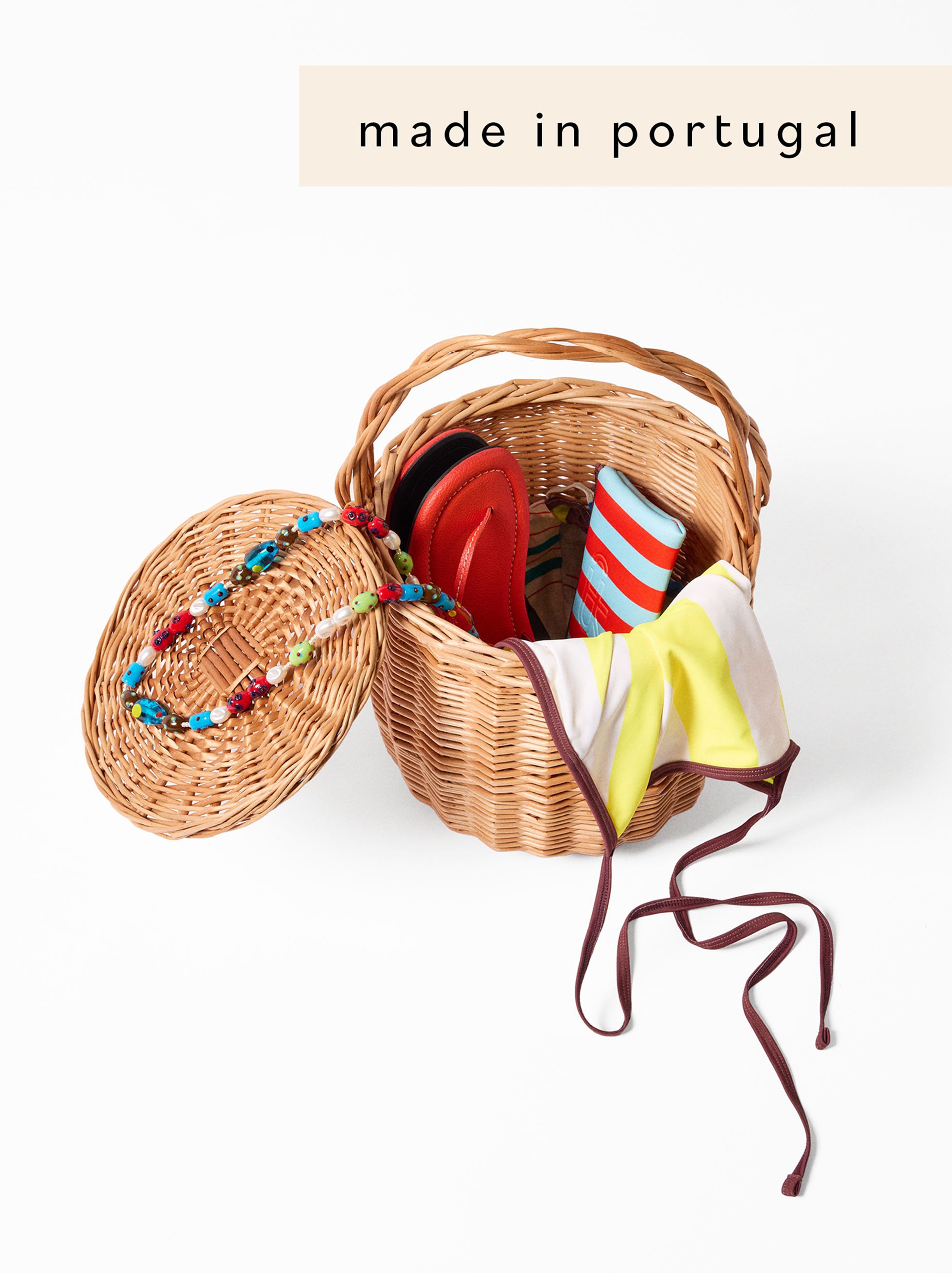 Rounded rattan handbag image number 2.0
