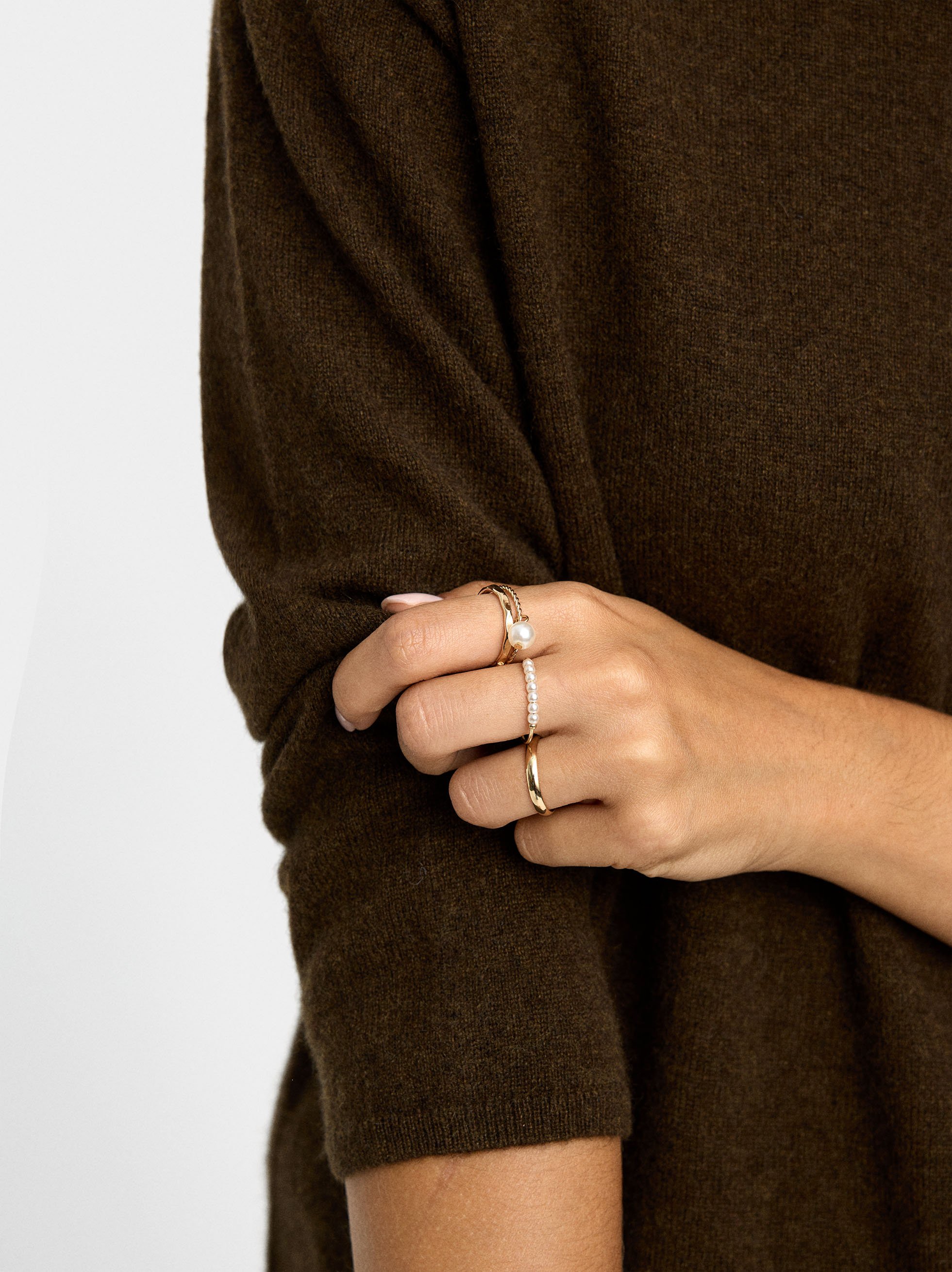 Set of rings with pearls image number 1.0