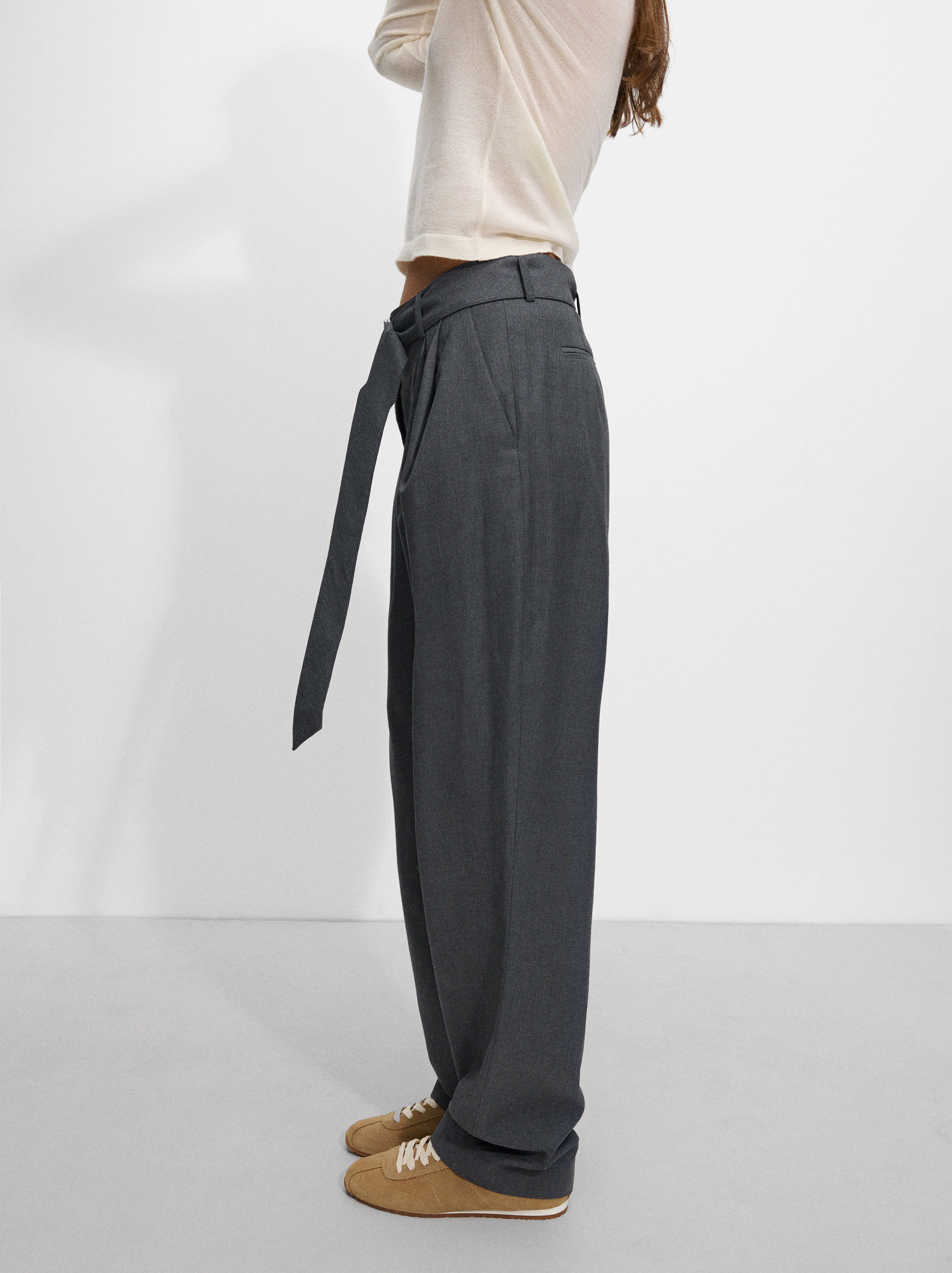 Straight wool trousers image number 4.0