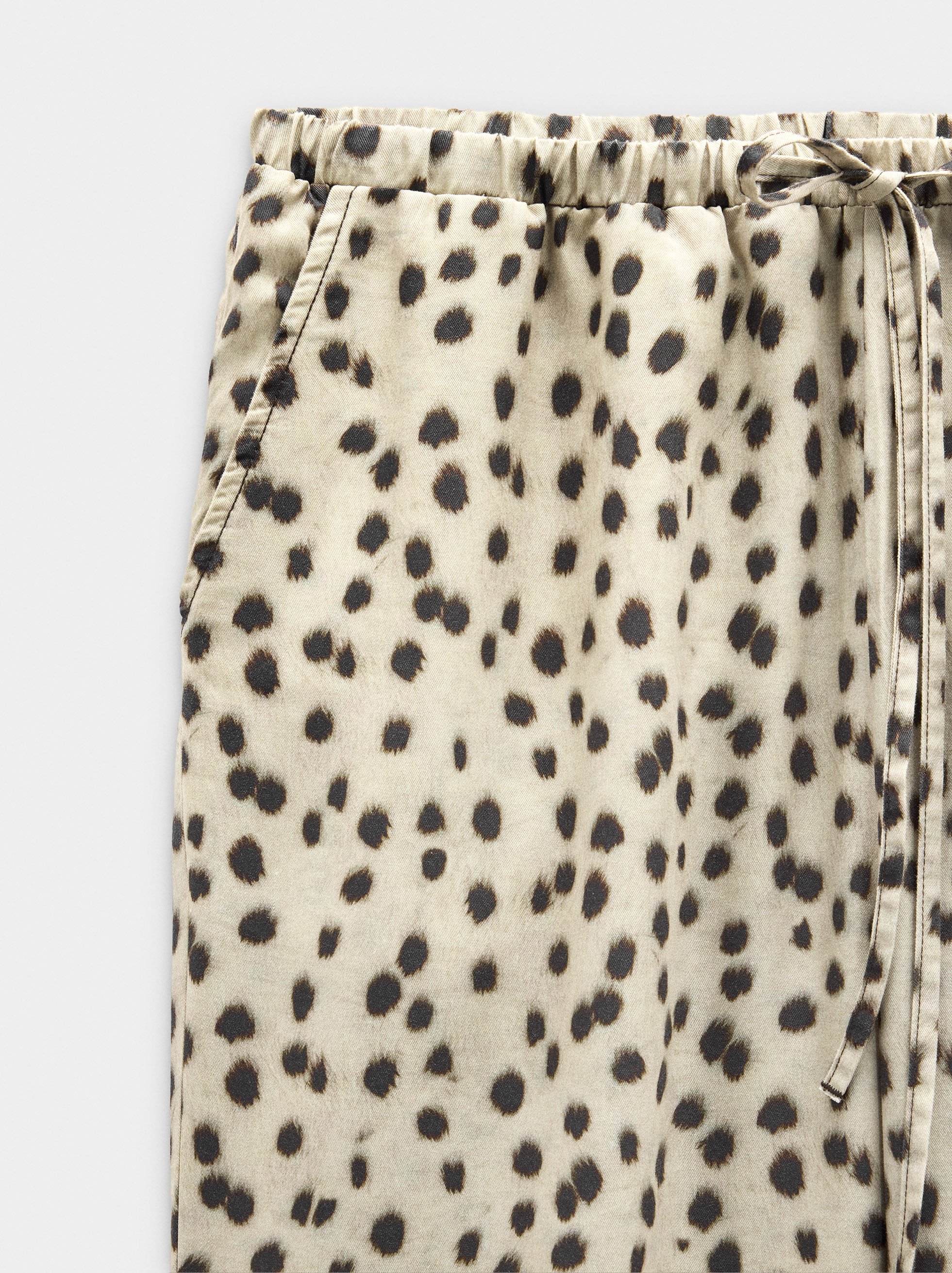 Pantalón estampado animal 100% lyocell image number 6.0
