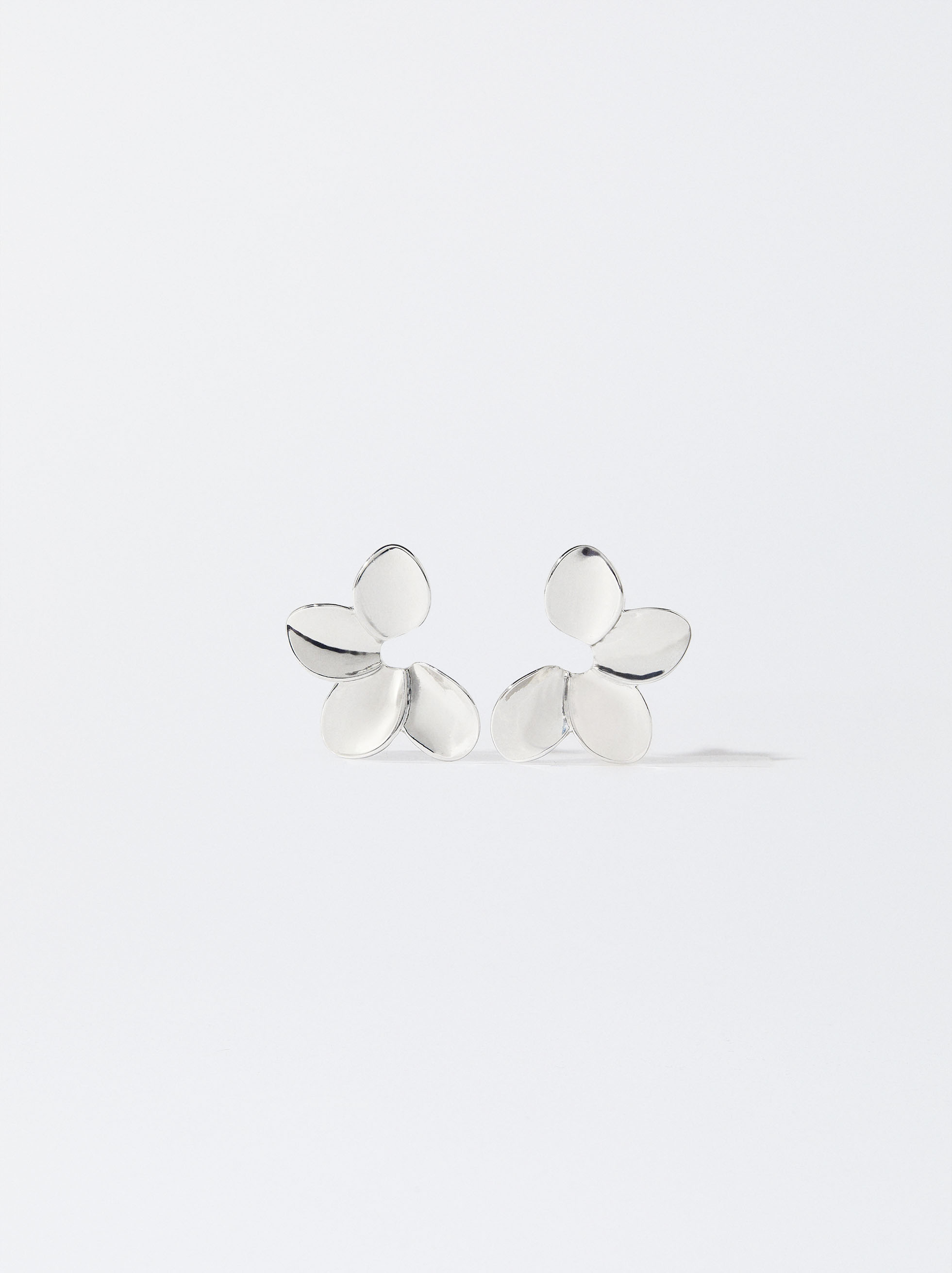 Silver Flower Earrings image number 0.0