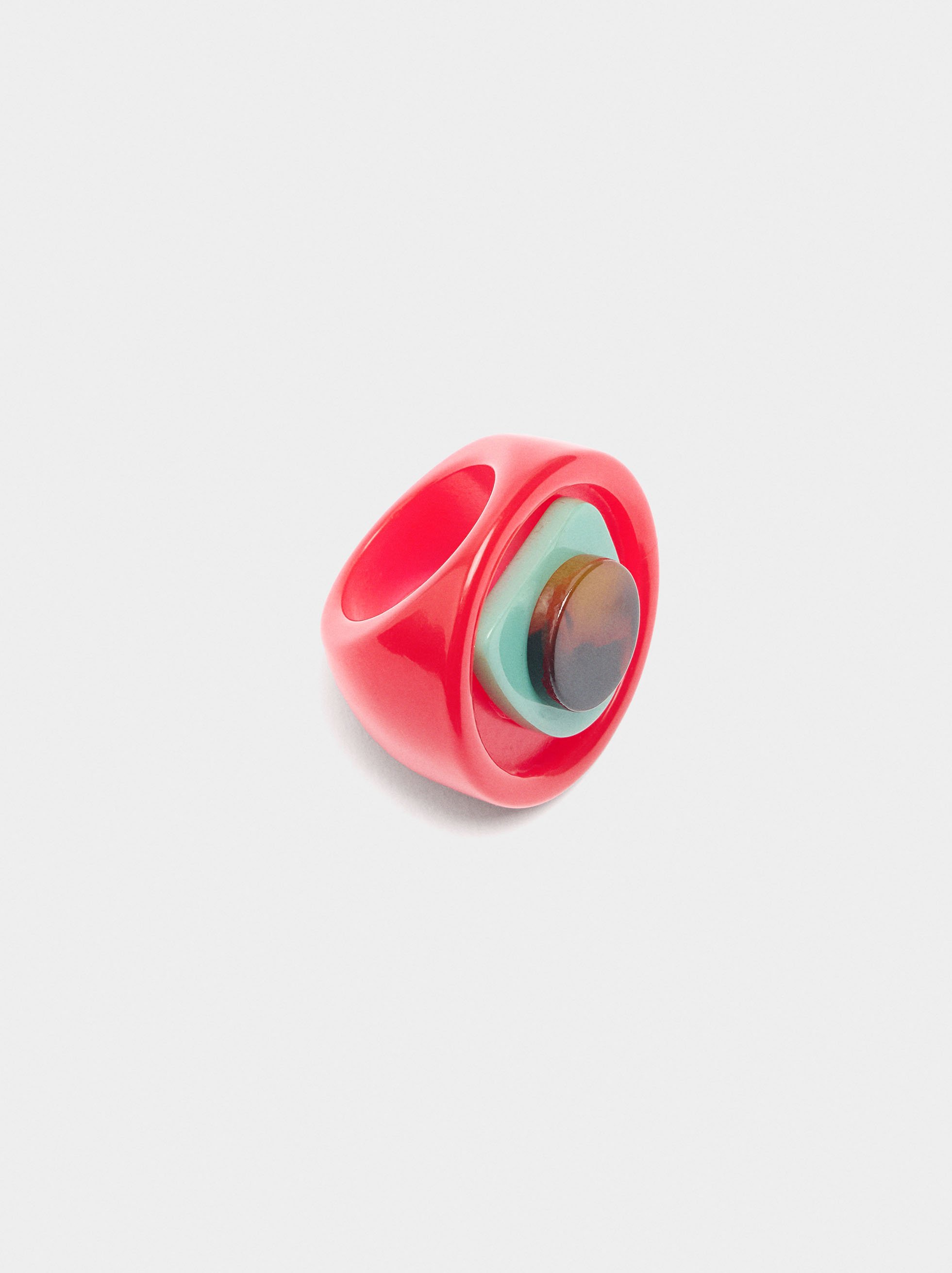 Round ring with tortoiseshell effect image number 3.0