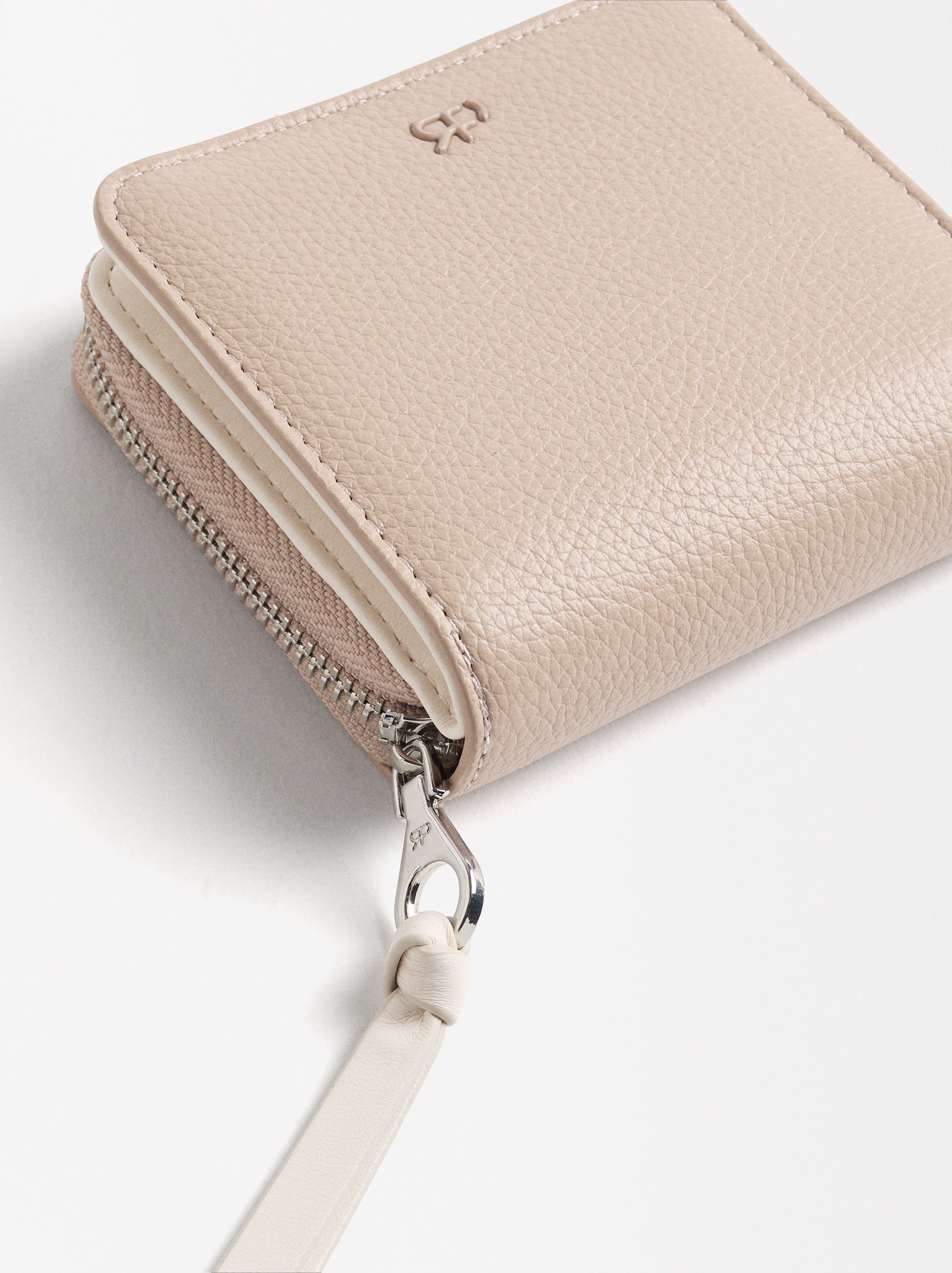 Basic textured wallet image number 1.0
