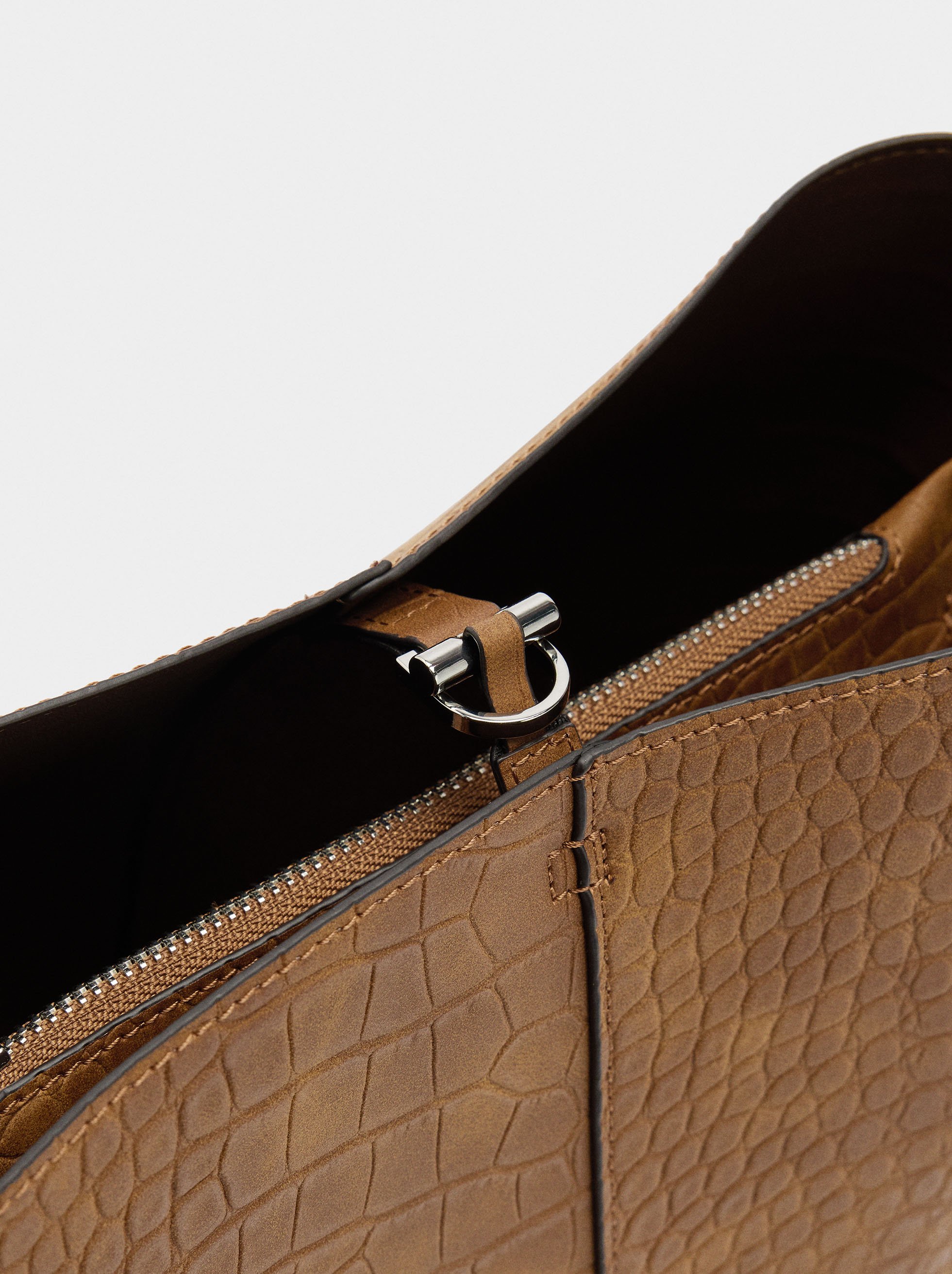 Shoulder bag with animal embossing image number 4.0