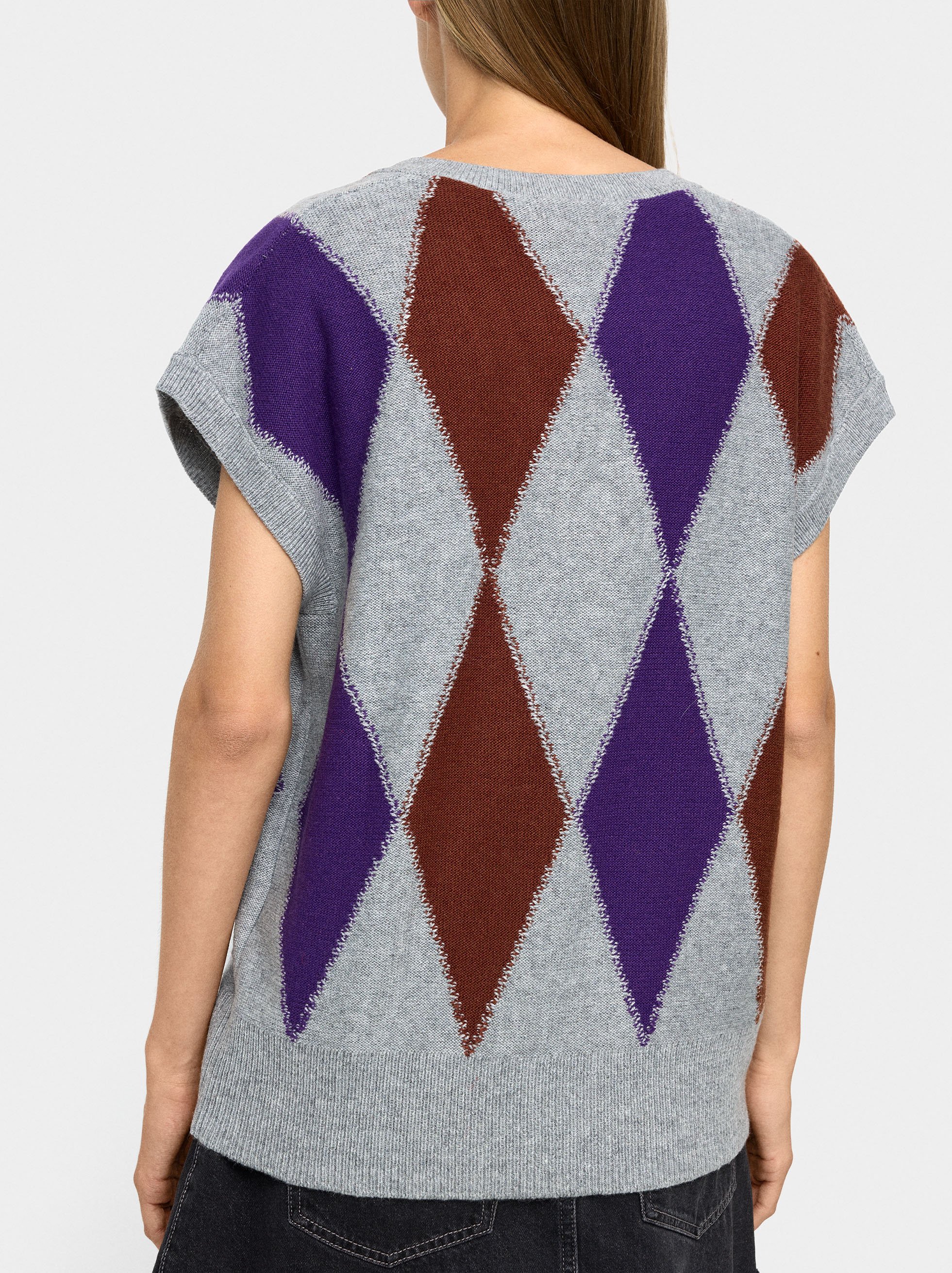 Argyle knit vest image number 4.0