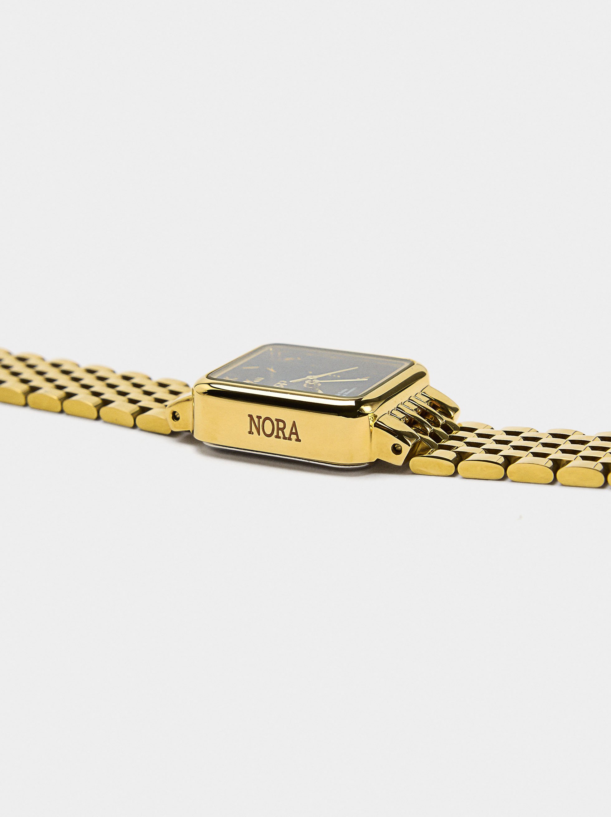 Orologio quadrato con cinturino in acciaio inossidabile image number 1.0