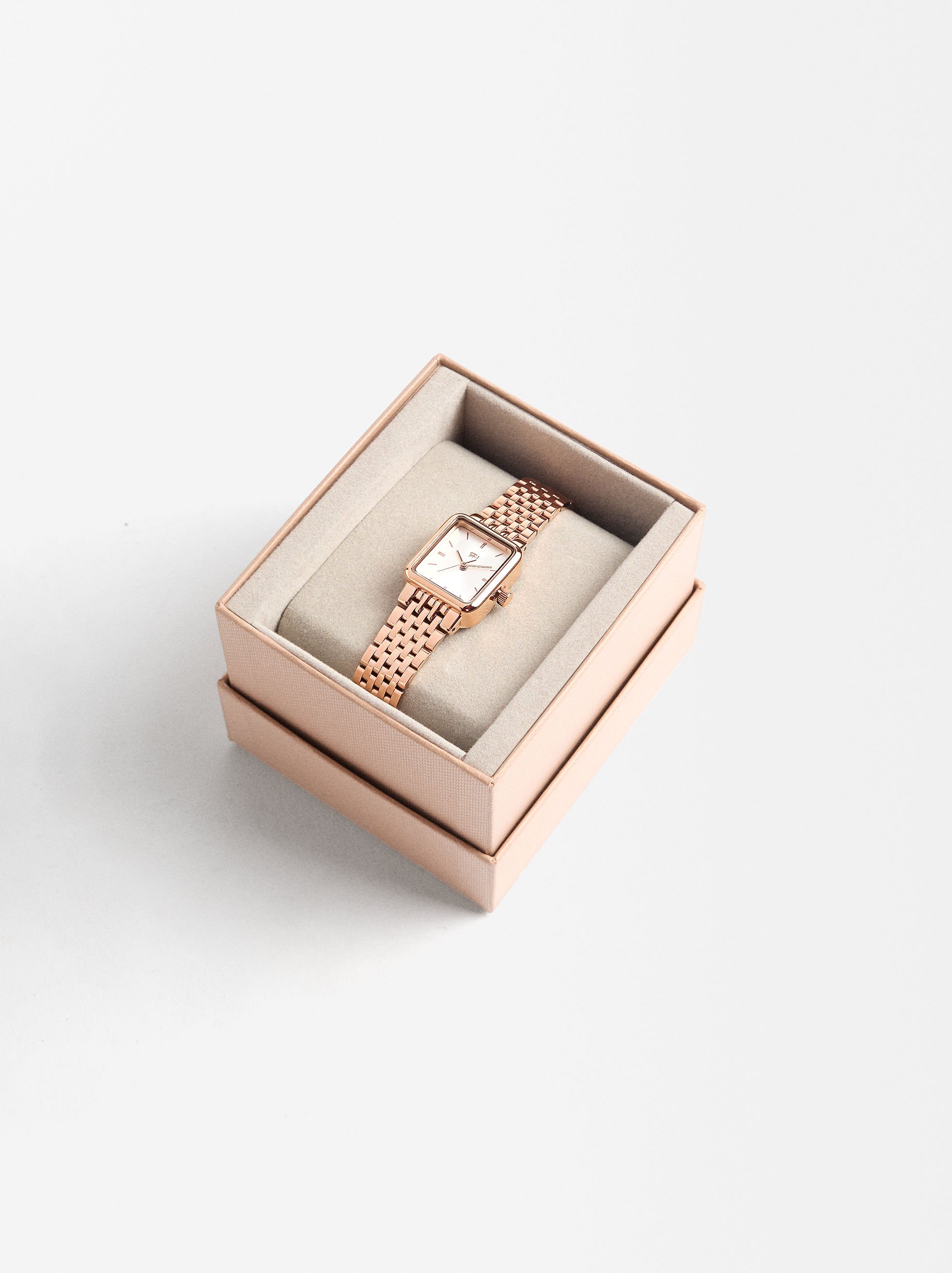 Square dial watch with steel bracelet image number 4.0