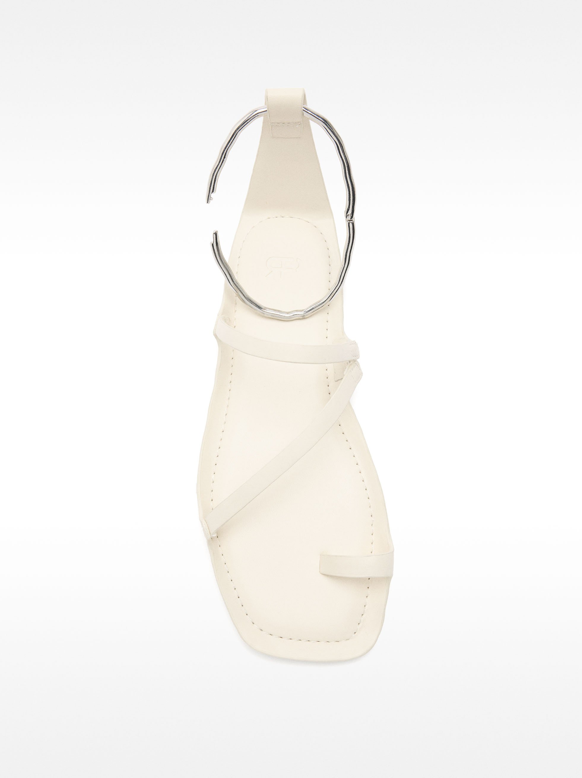 Flat leather sandals with metallic ring image number 4.0
