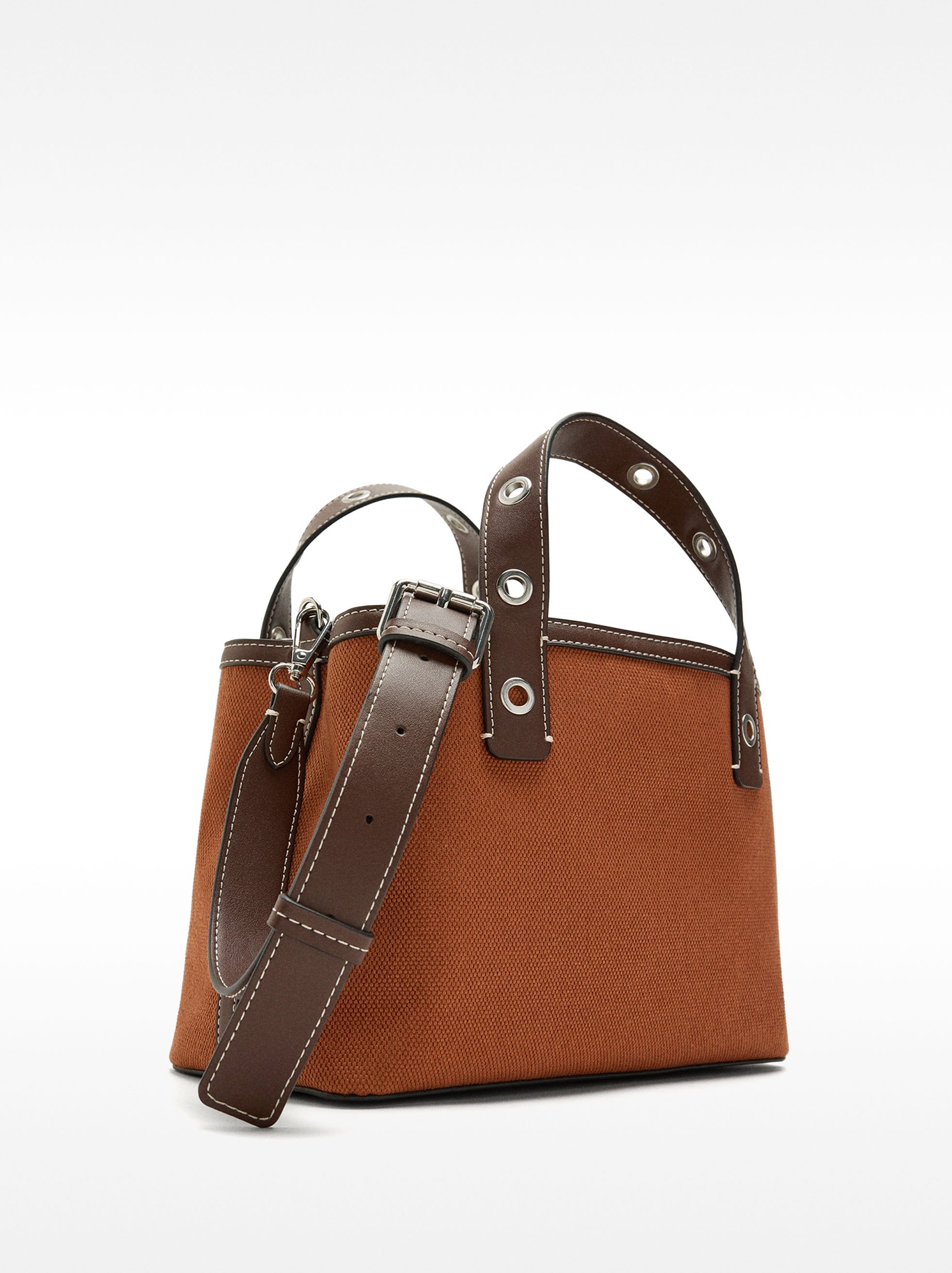 Tote bag with pendant image number 4.0