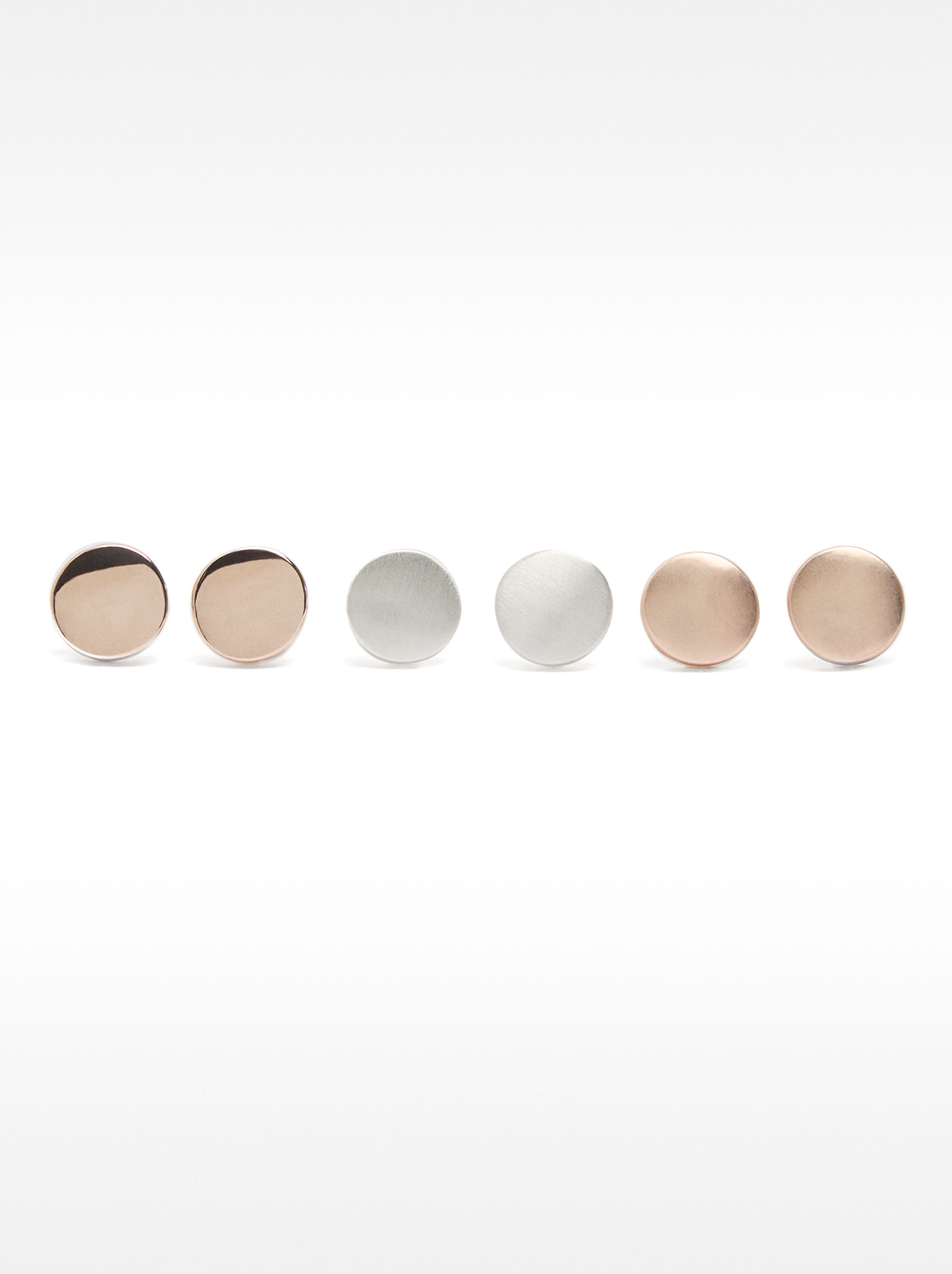 Set of studs image number 0.0