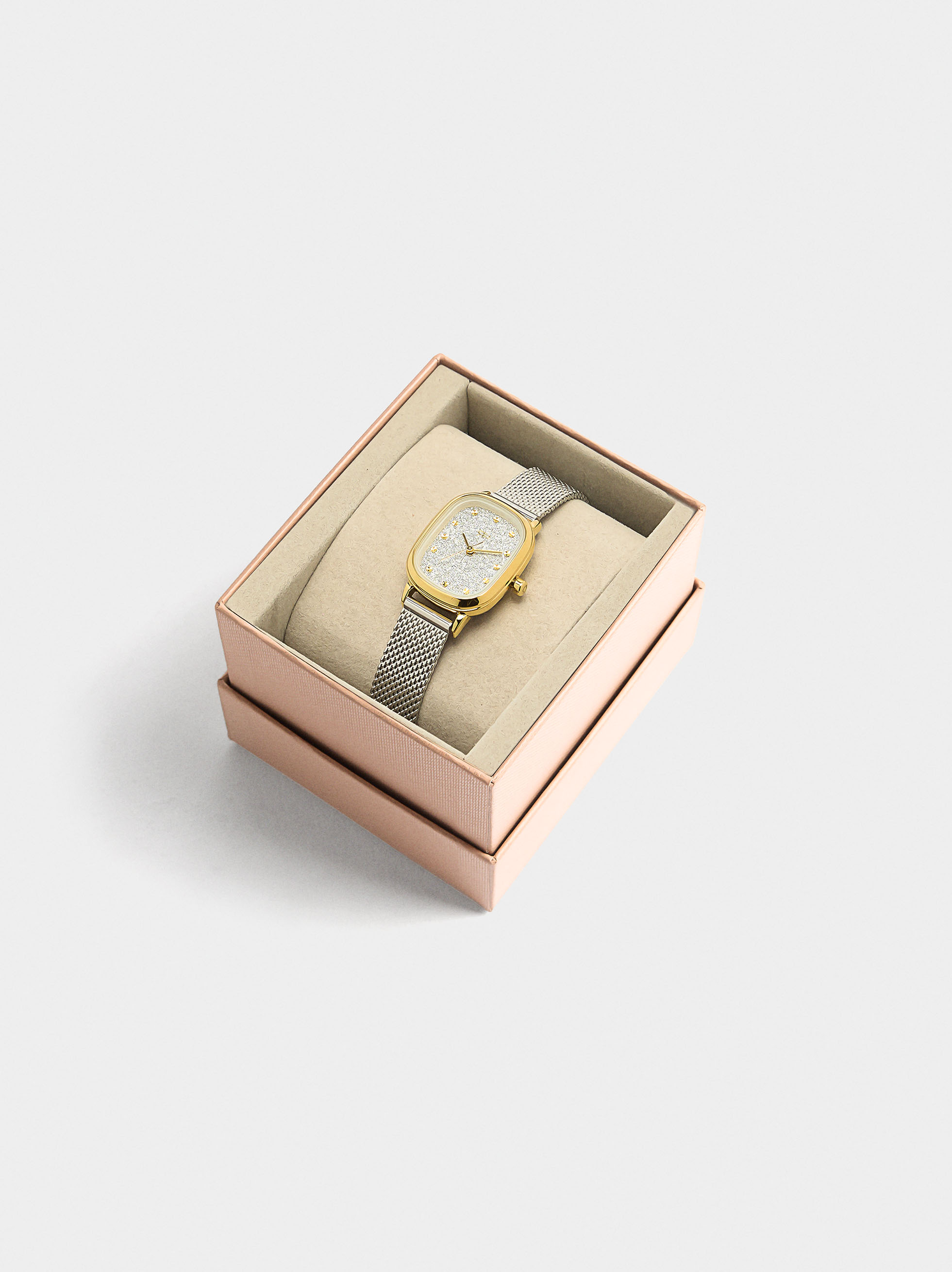 Reloj rectangular con pulsera de malla met&aacute;lica image number 3.0