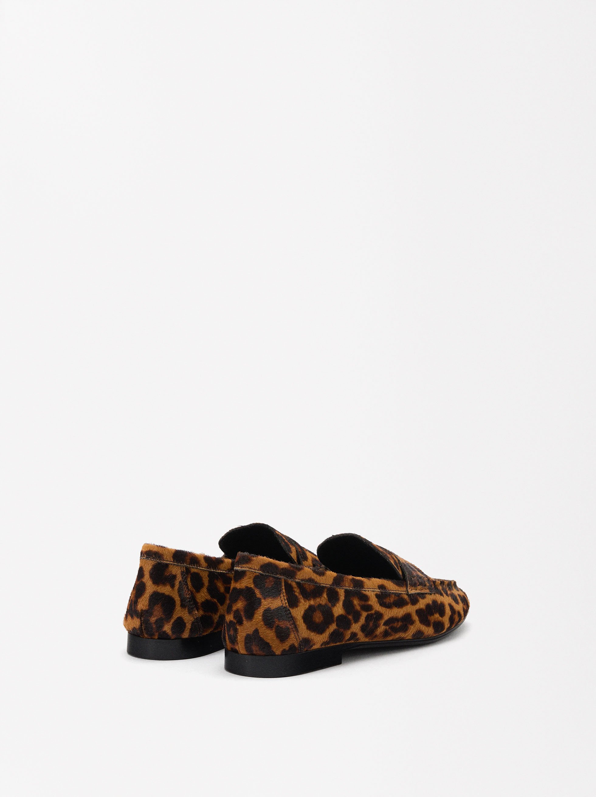 Animal print leather loafers image number 4.0