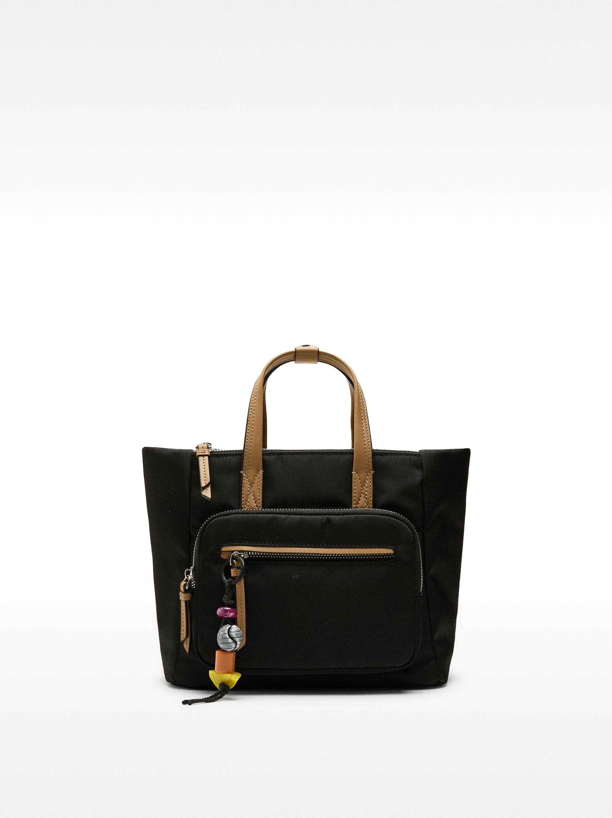 Sac fourre-tout en nylon avec pendentif image number 0.0