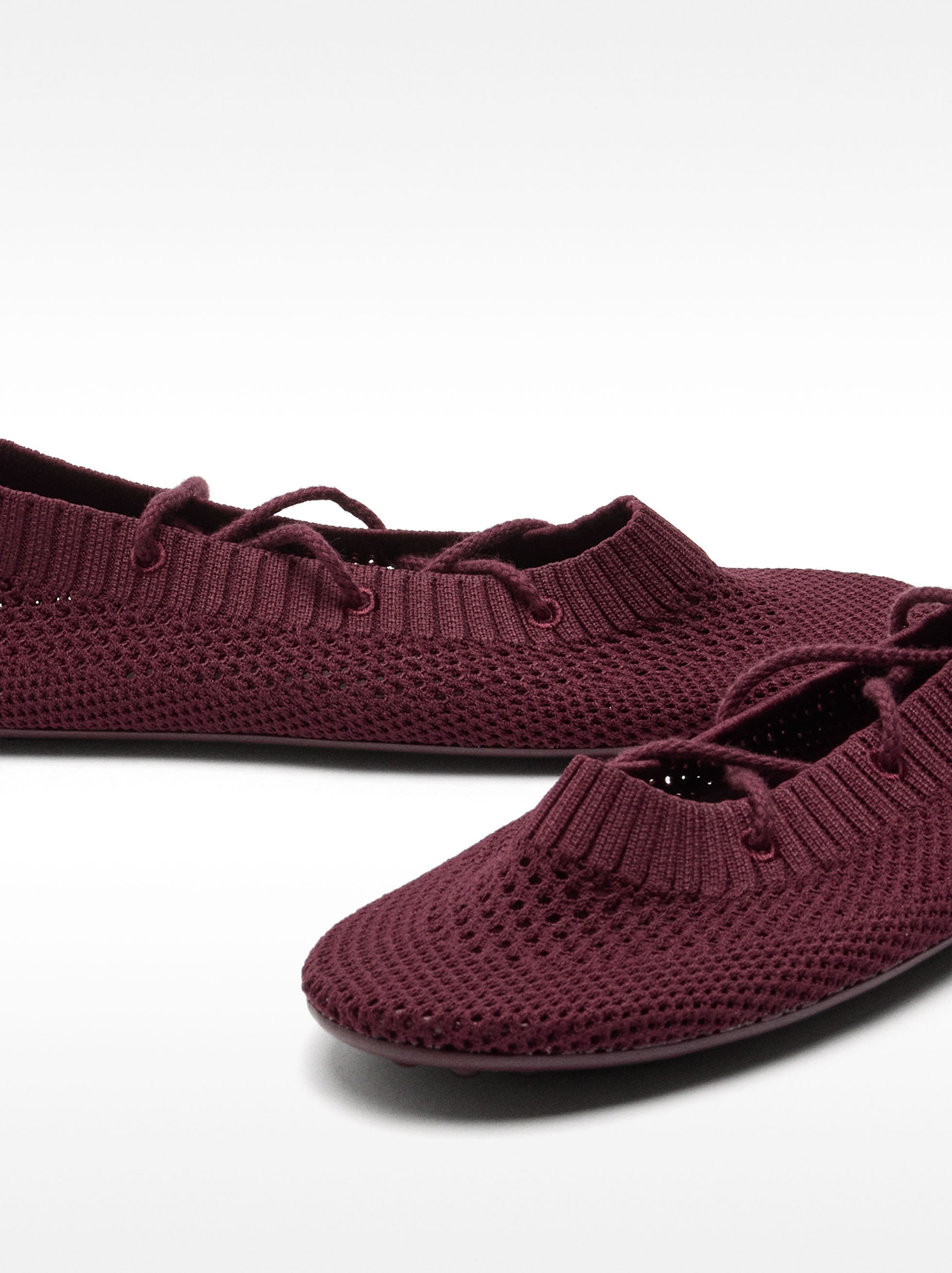 Knit mesh ballet flats with straps image number 6.0