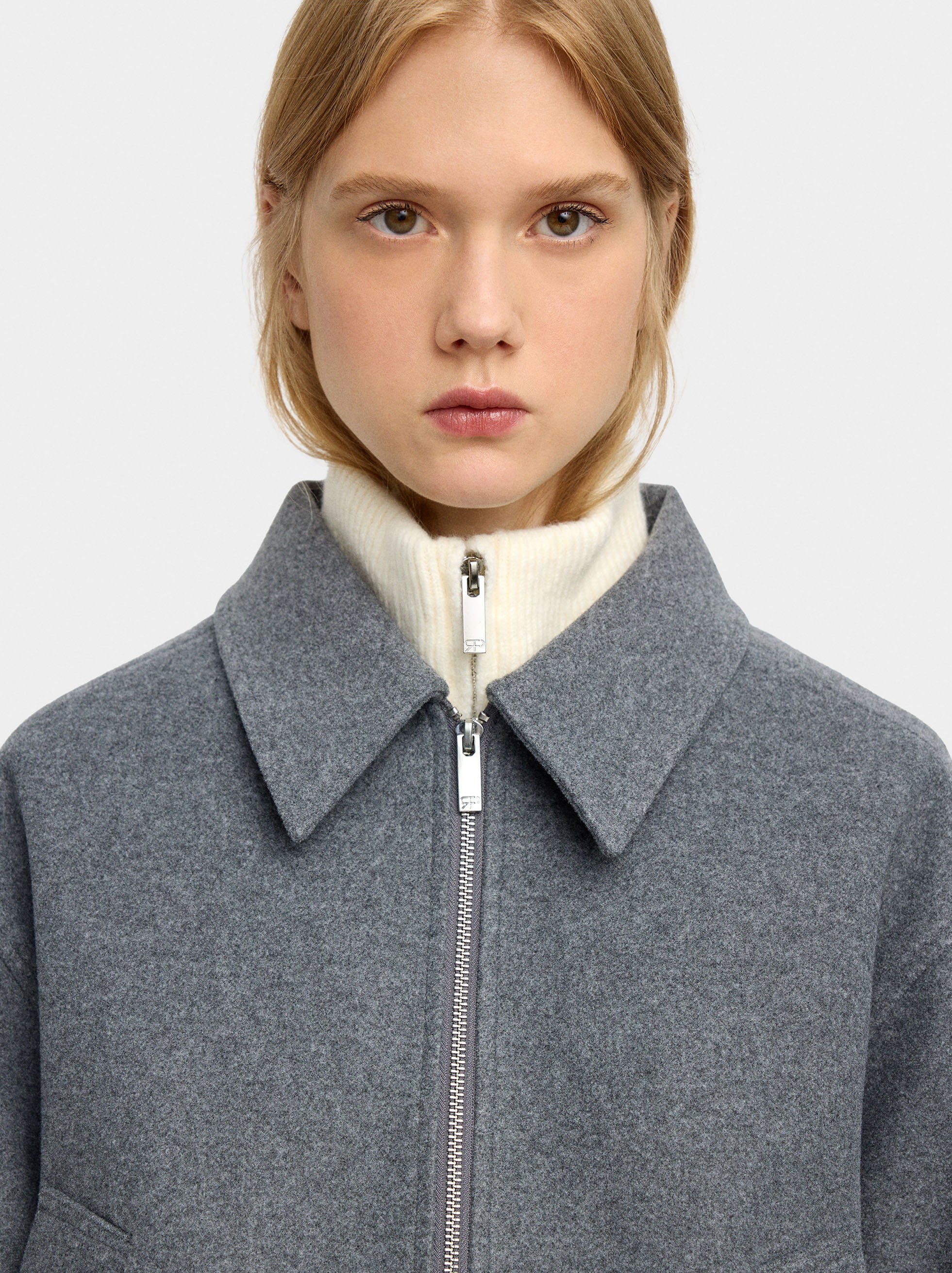 Light jacket with zipper closure image number 4.0