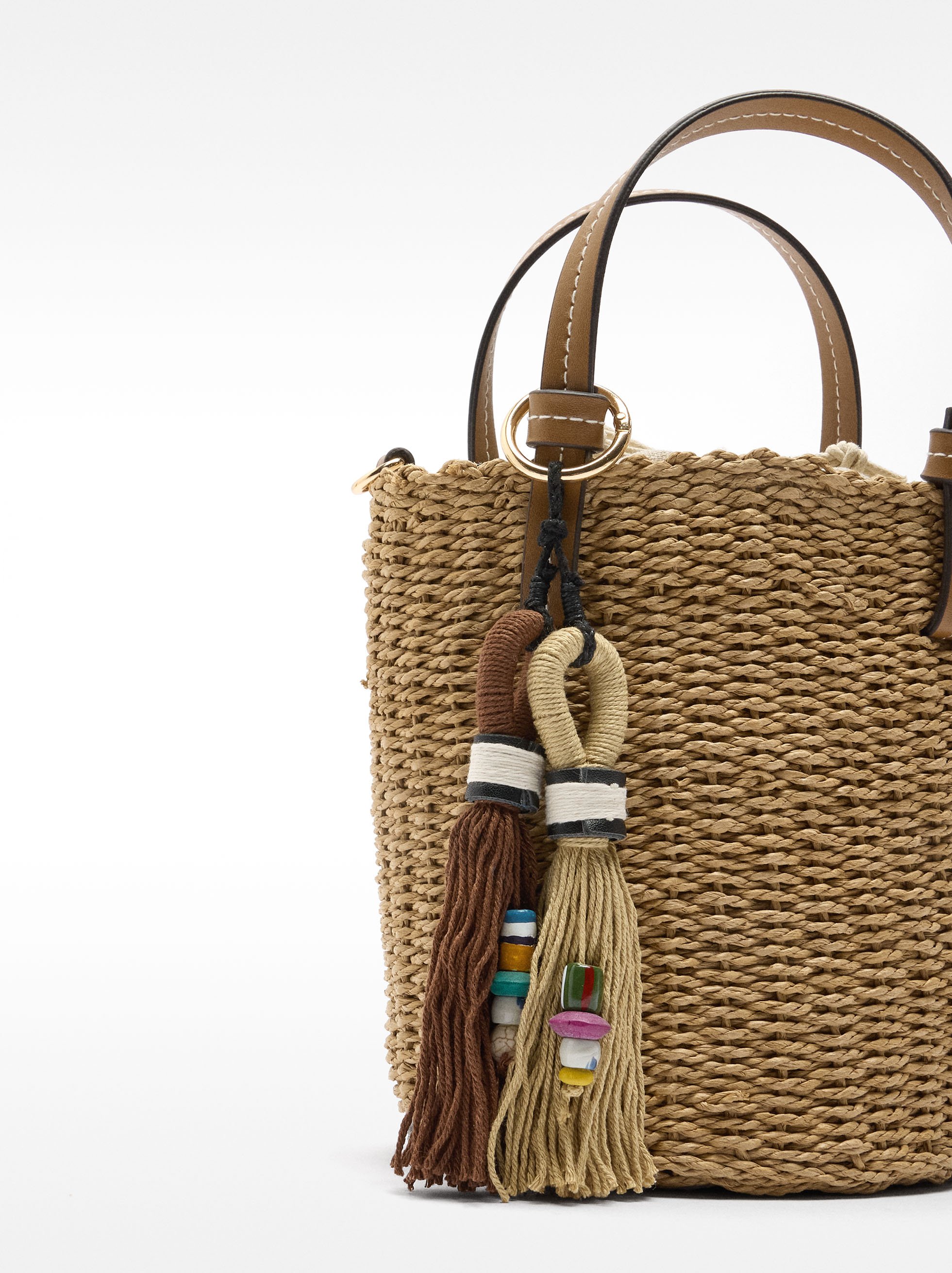 Bucket bag straw effect image number 3.0