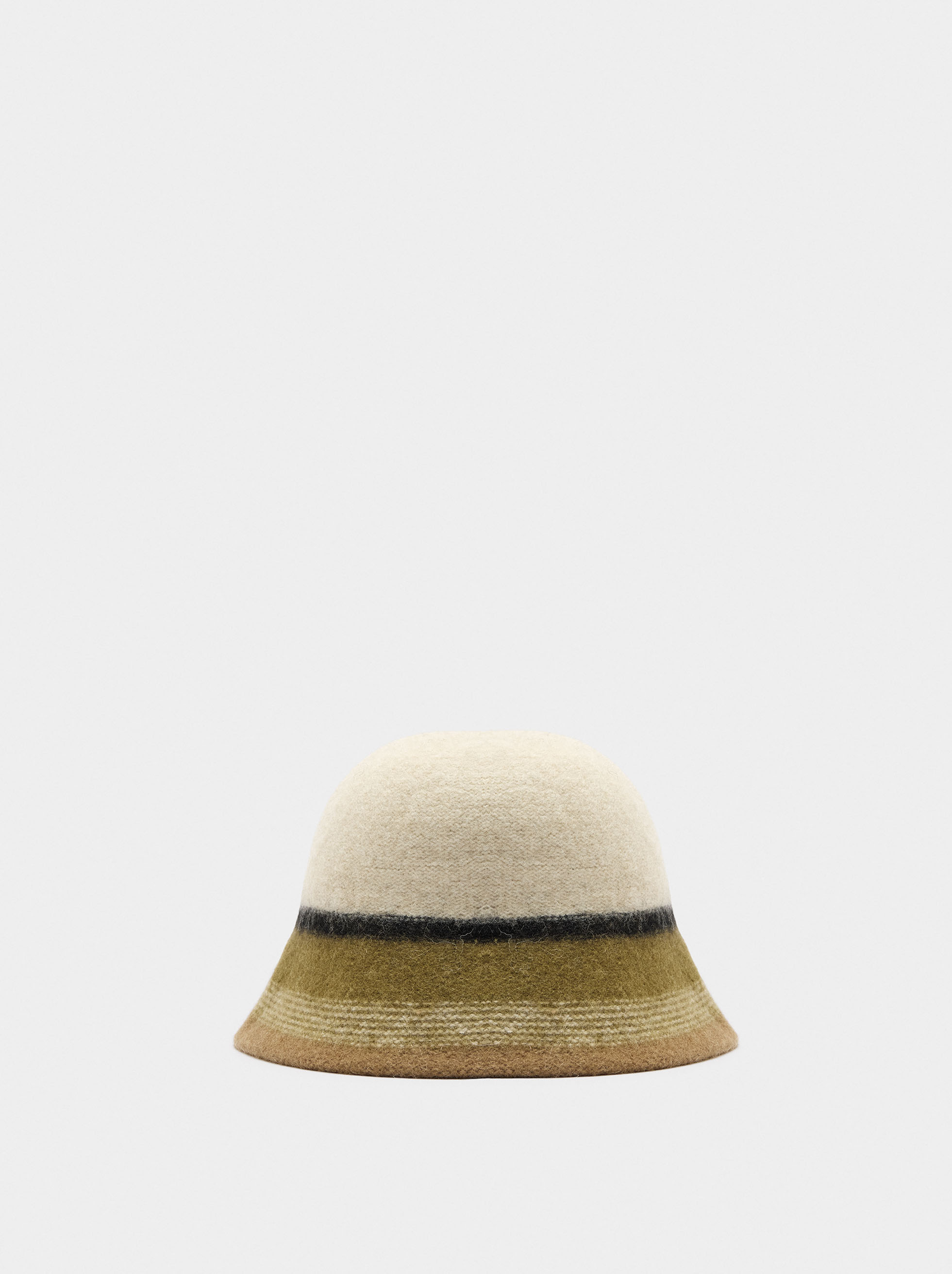Bonnet bob en laine image number 0.0