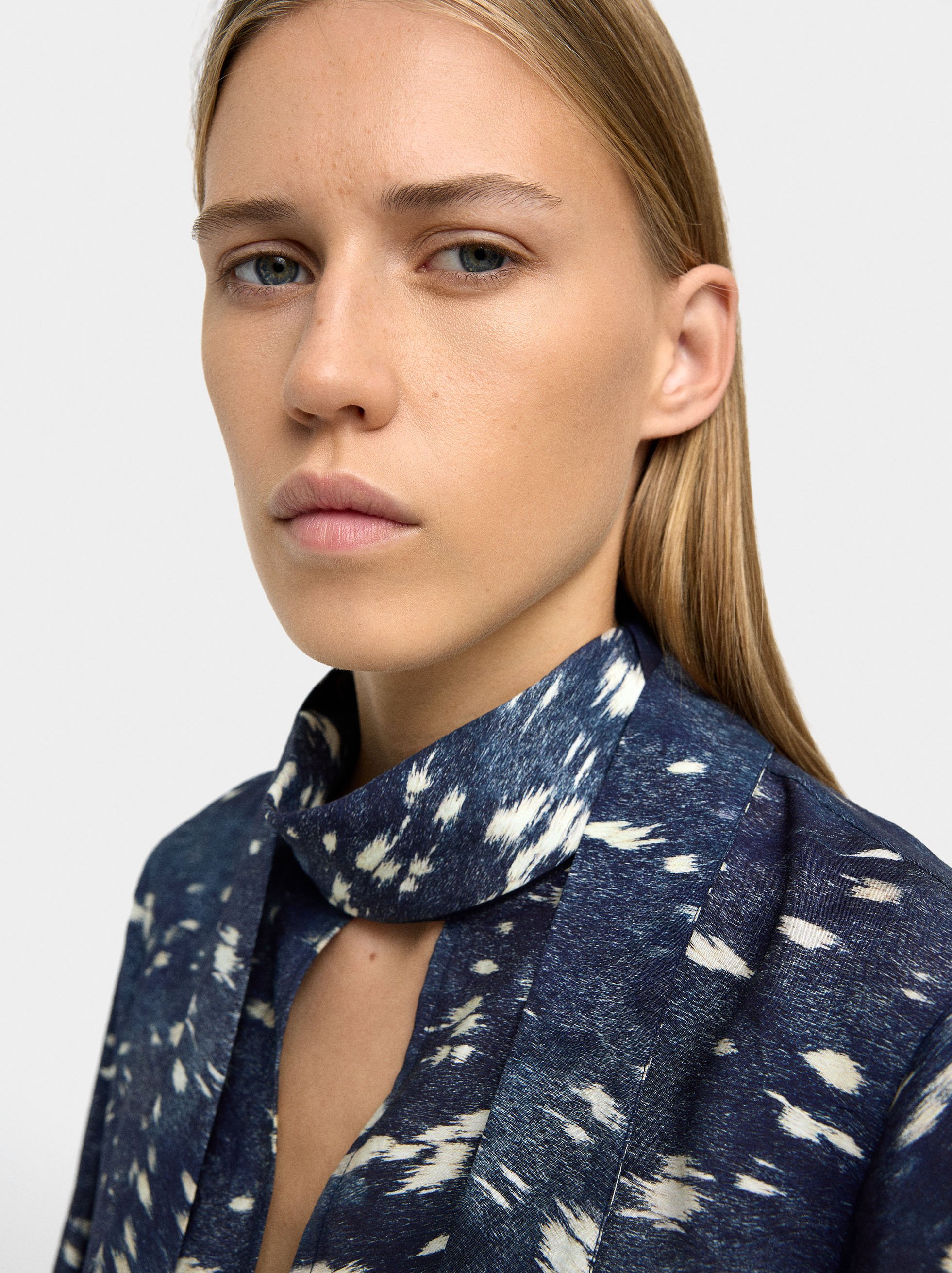 Long-sleeve animal print blouse image number 4.0