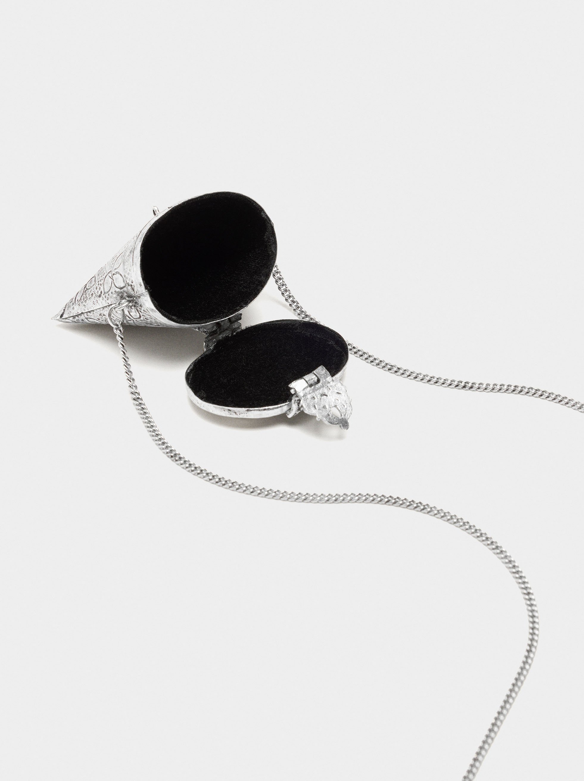 Long necklace with bag pendant image number 3.0