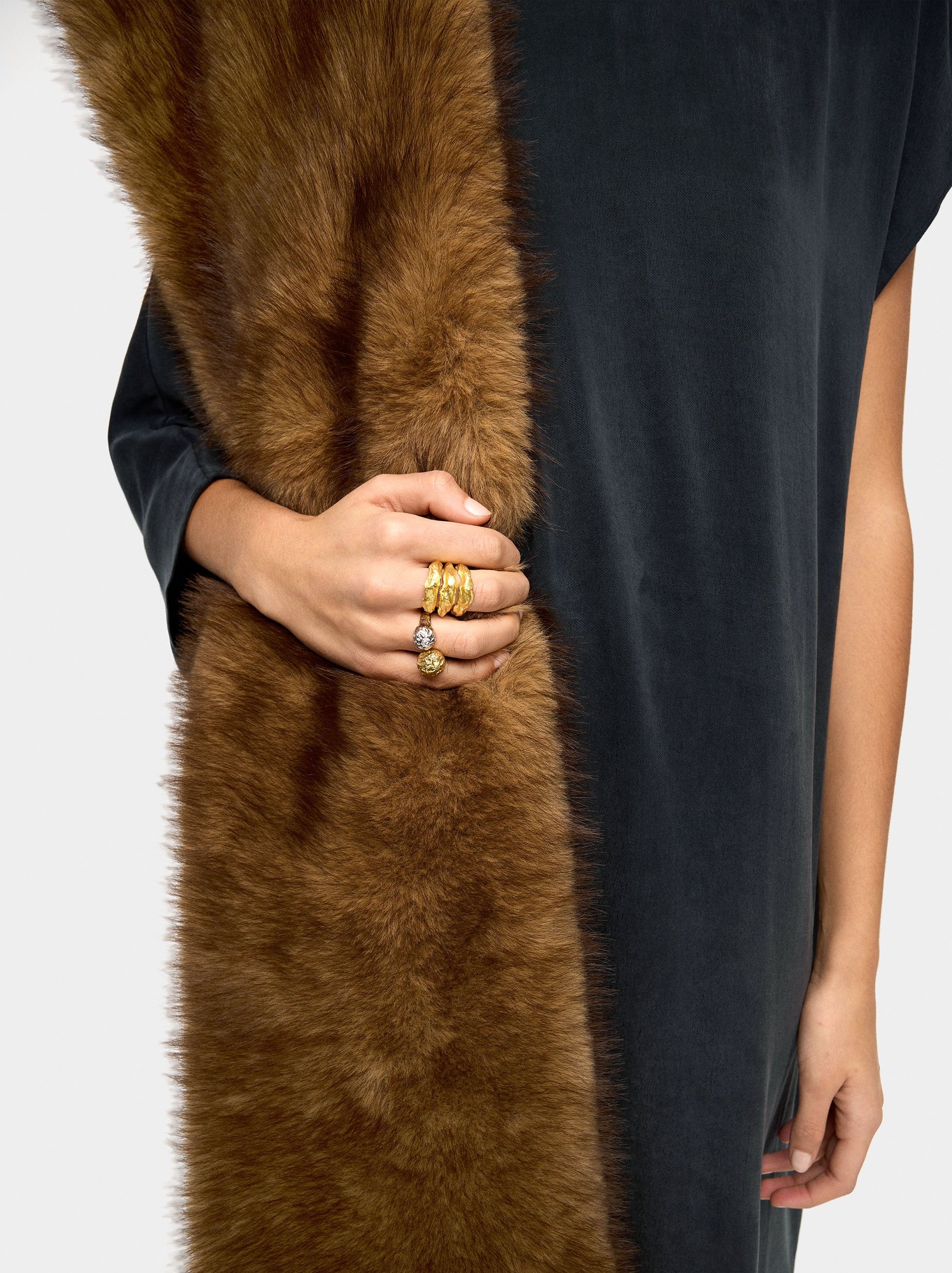 Ring with irregular bicolor spheres image number 1.0