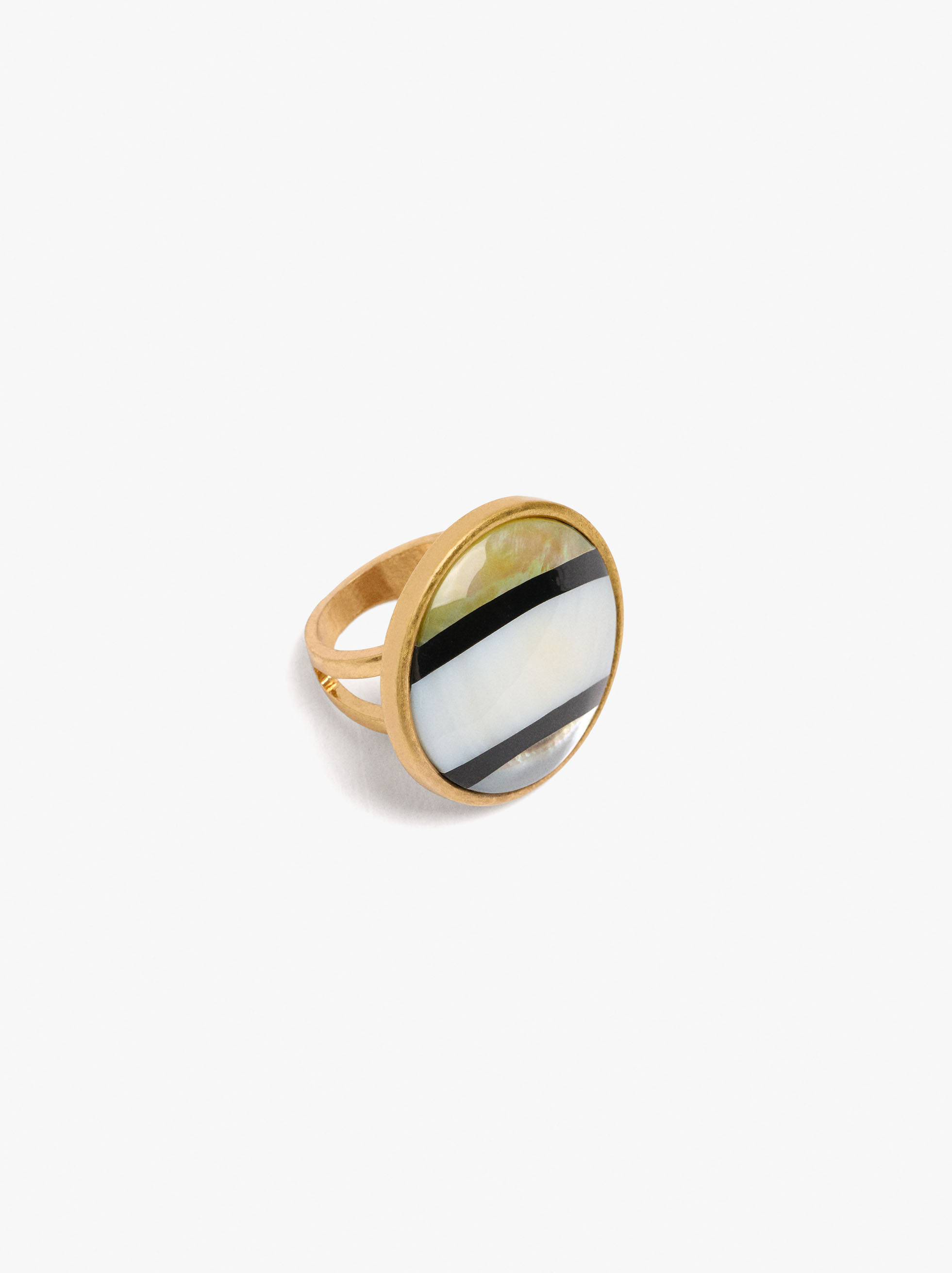 Round ring with shells and stripes image number 2.0
