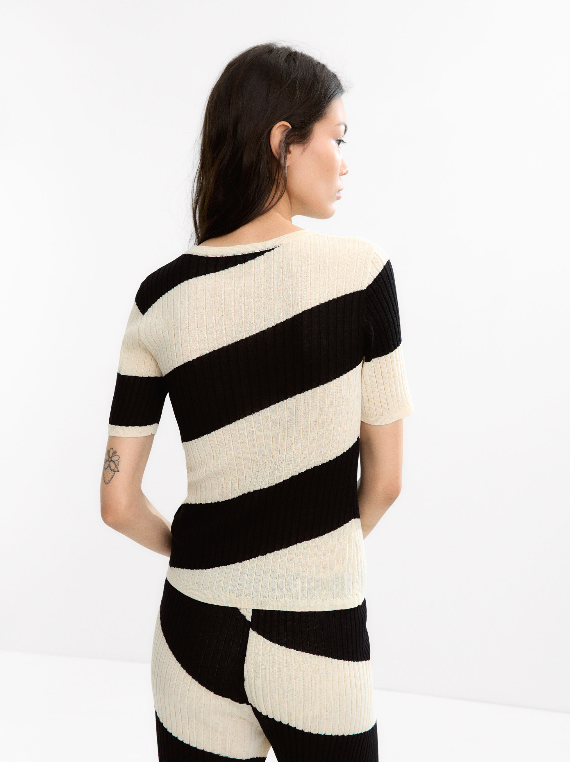 Pull en maille à rayures image number 3.0