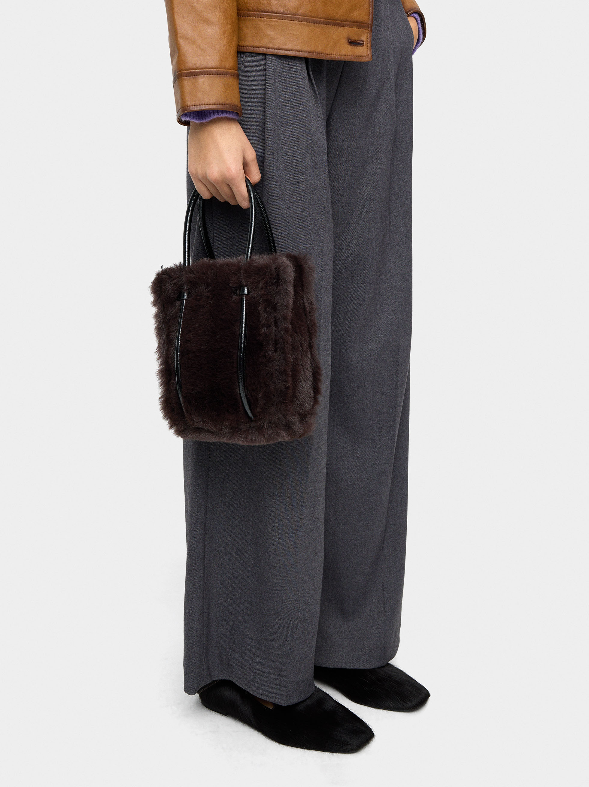 Tote bag with fur effect image number 1.0