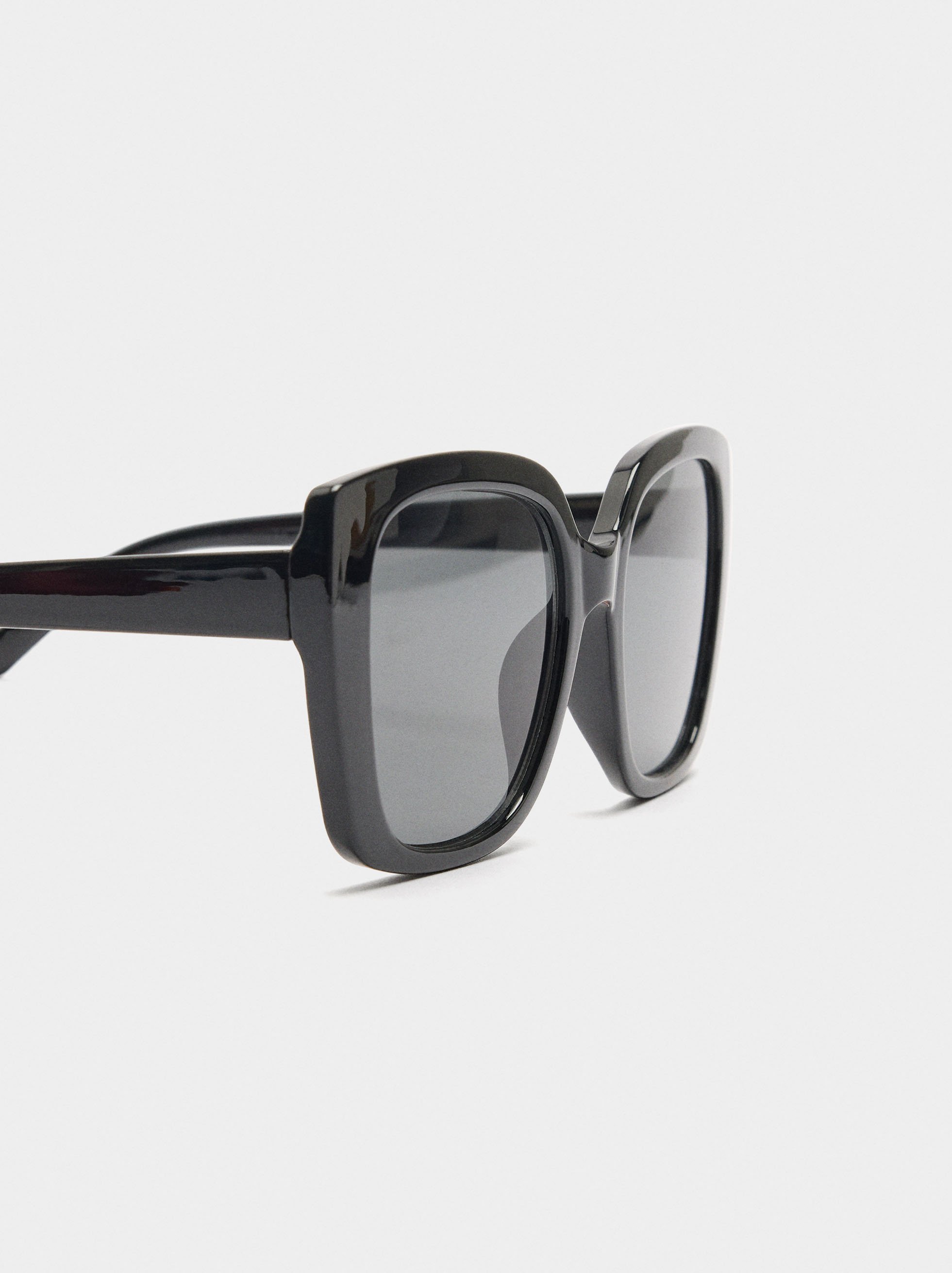 Butterfly sunglasses image number 1.0