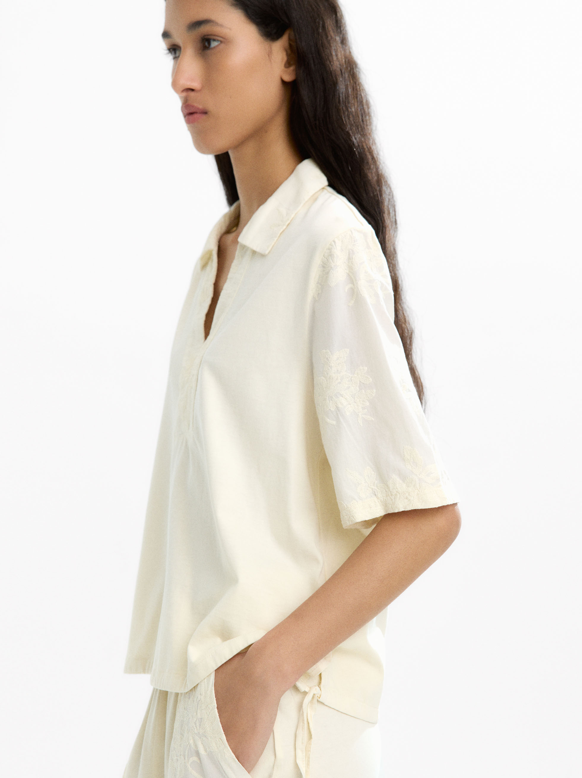 Blusa com bordados 100% algodão image number 3.0