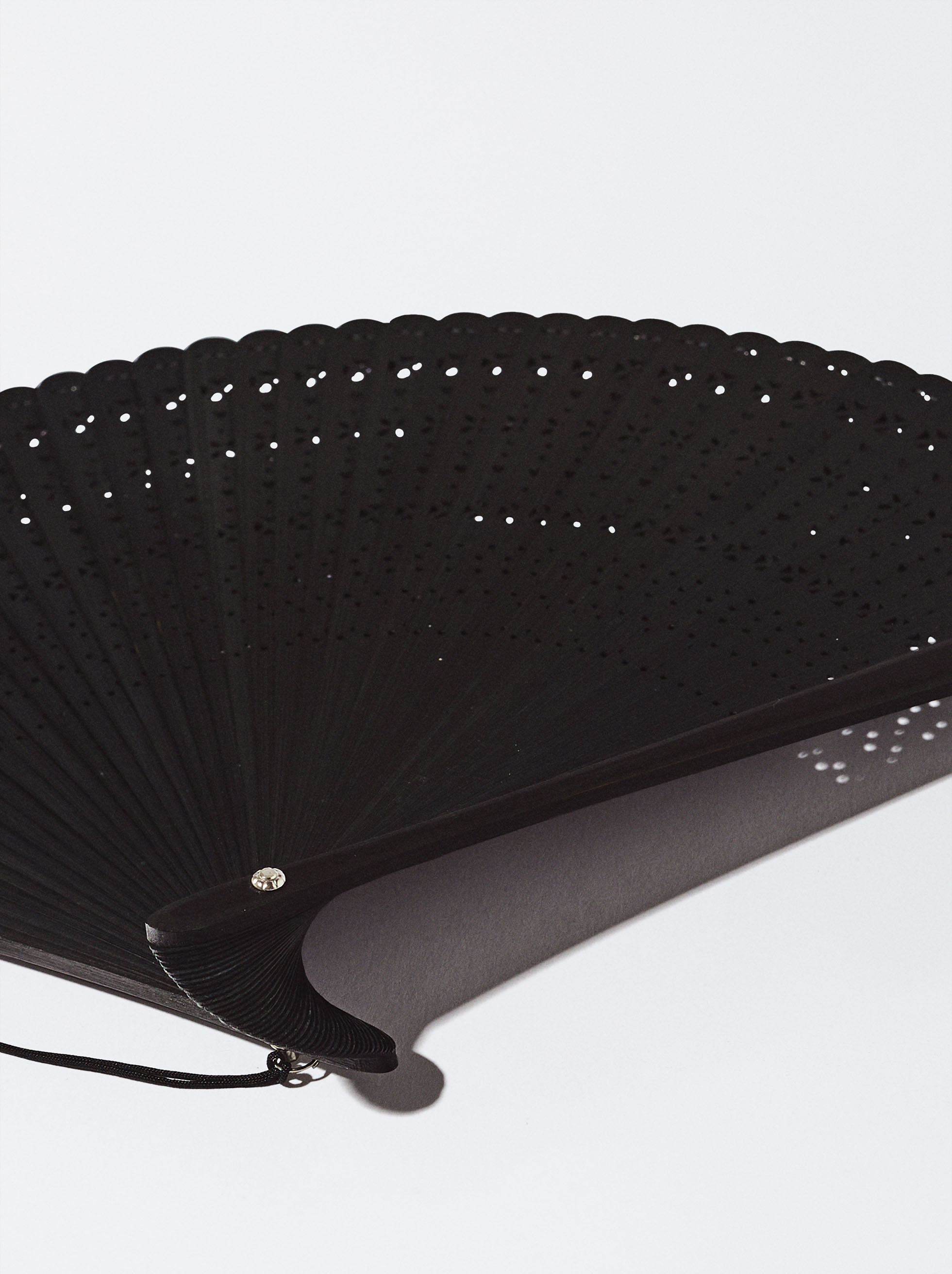 Bamboo Perforated Fan image number 1.0