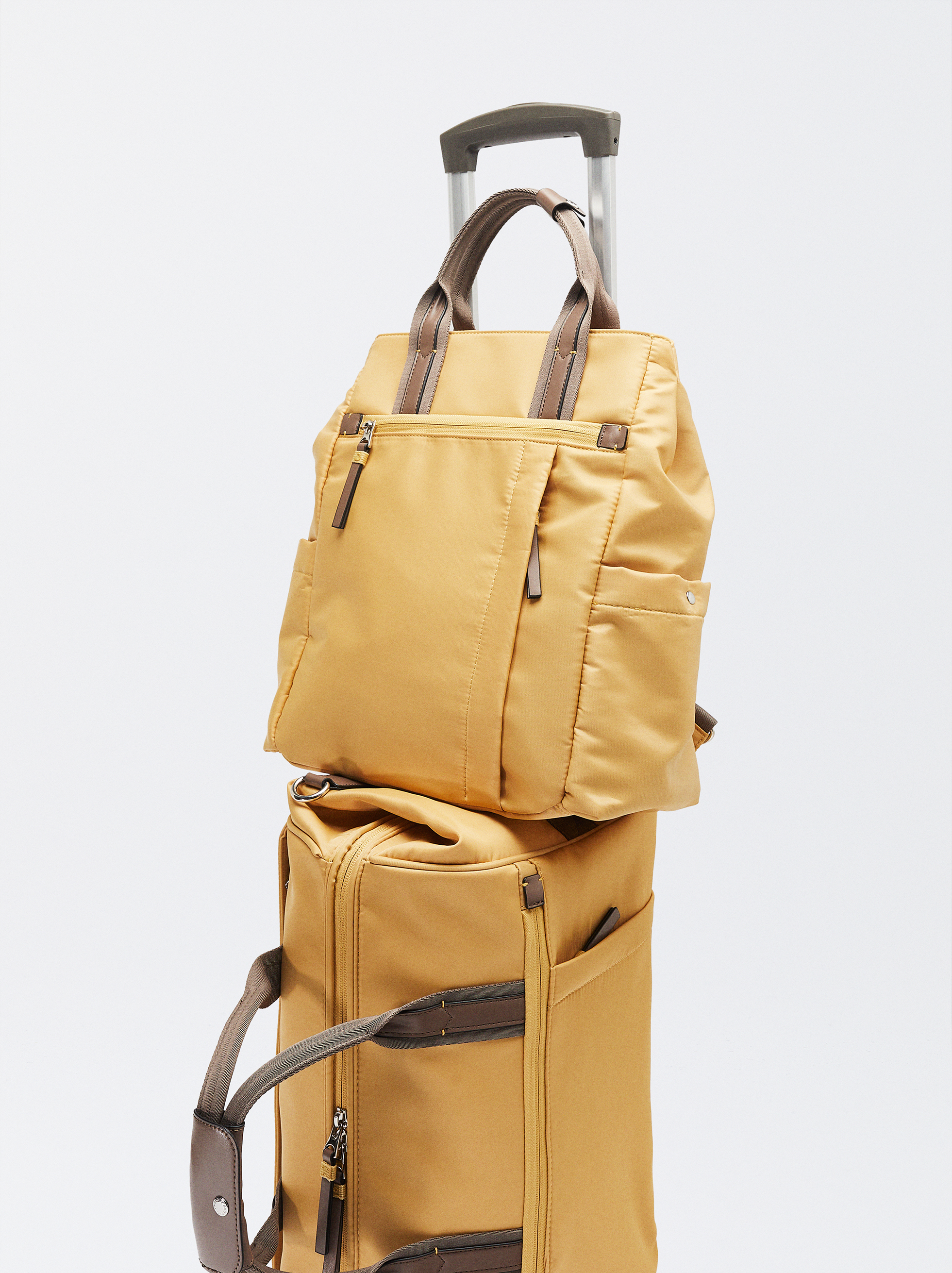 Nylon Weekend Bag Mustard Parfois