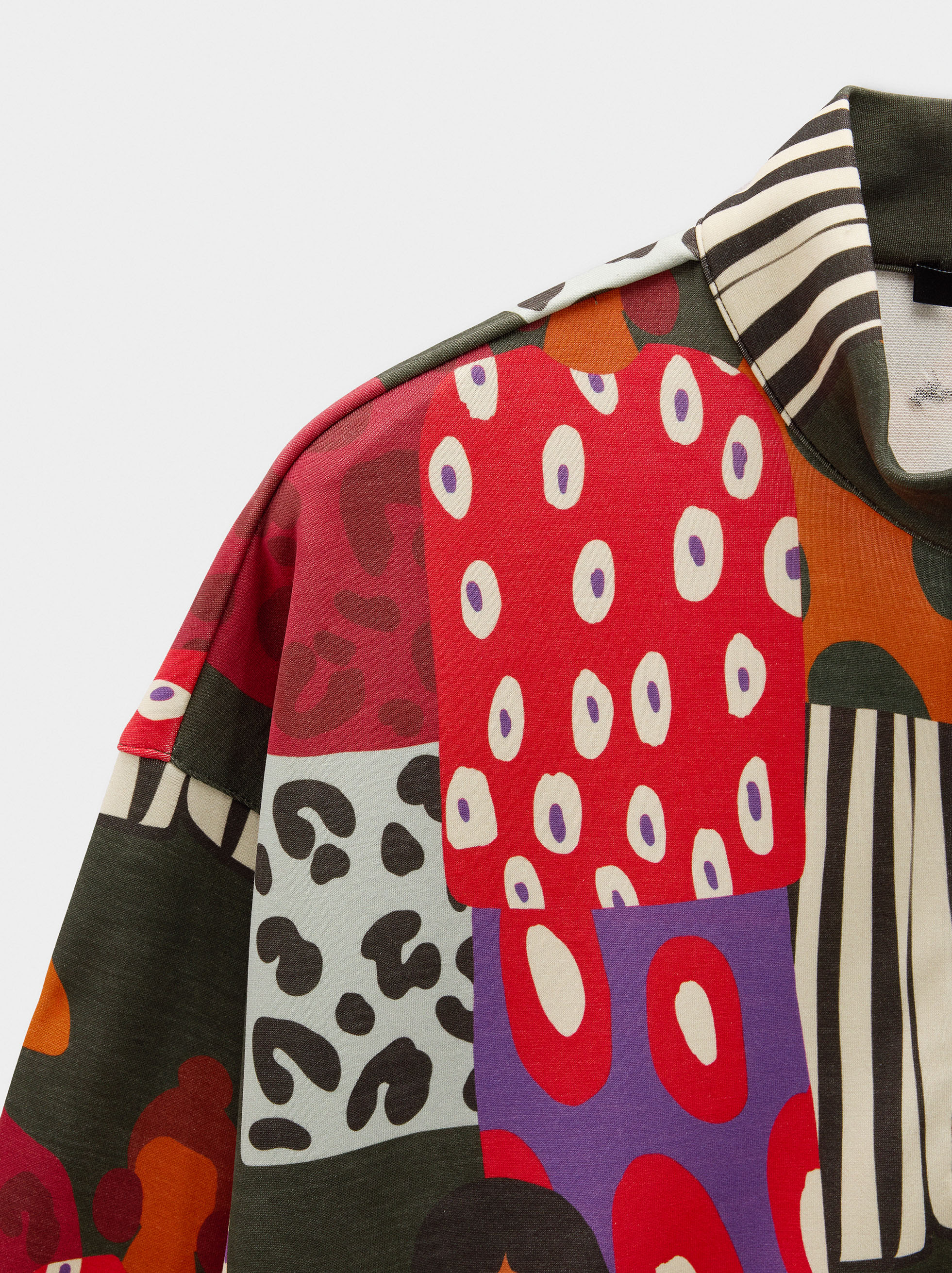 Printed sweatshirt with zipper closure image number 5.0