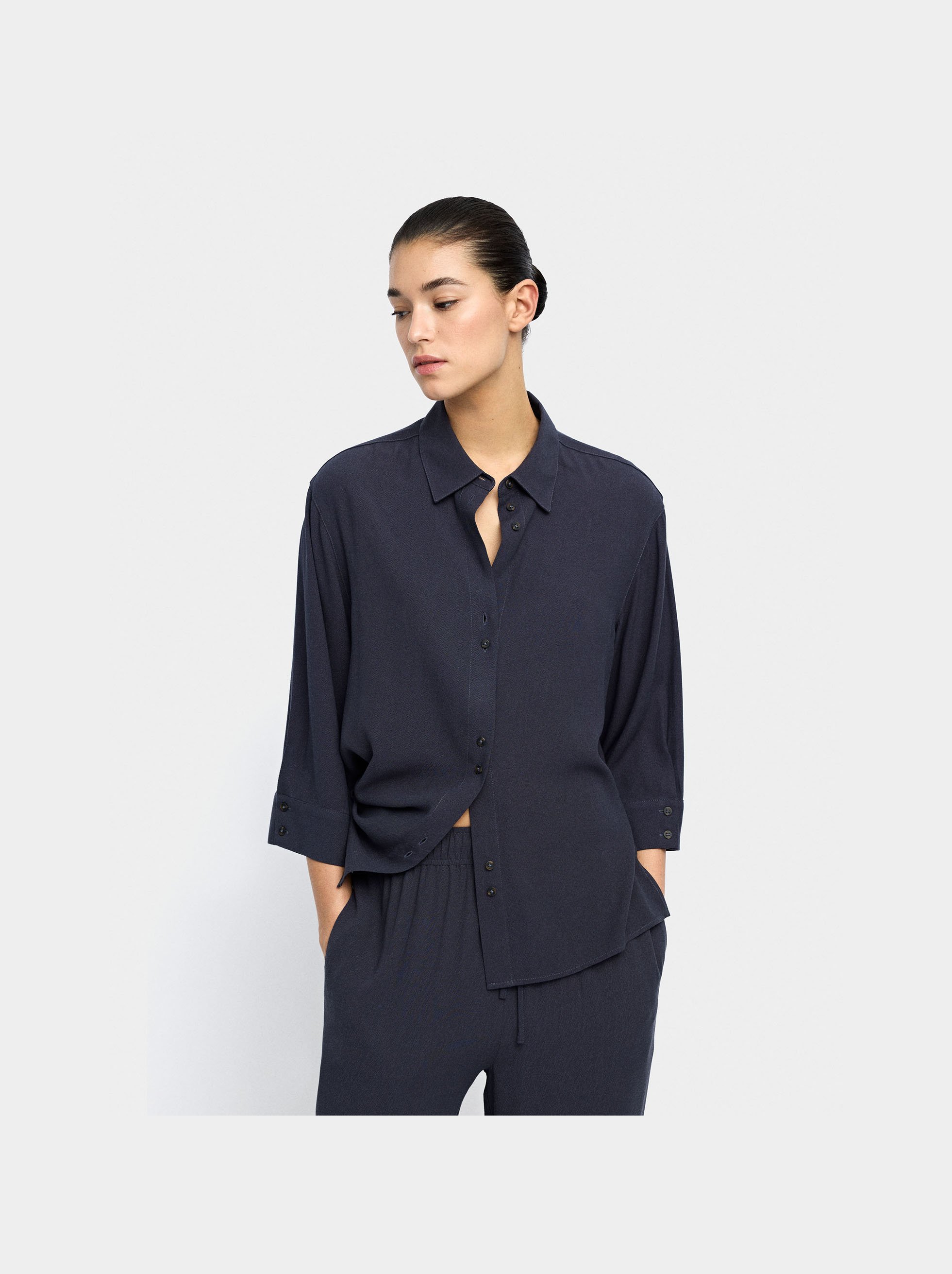 Camisa de lyocell botões duplos image number 7.0