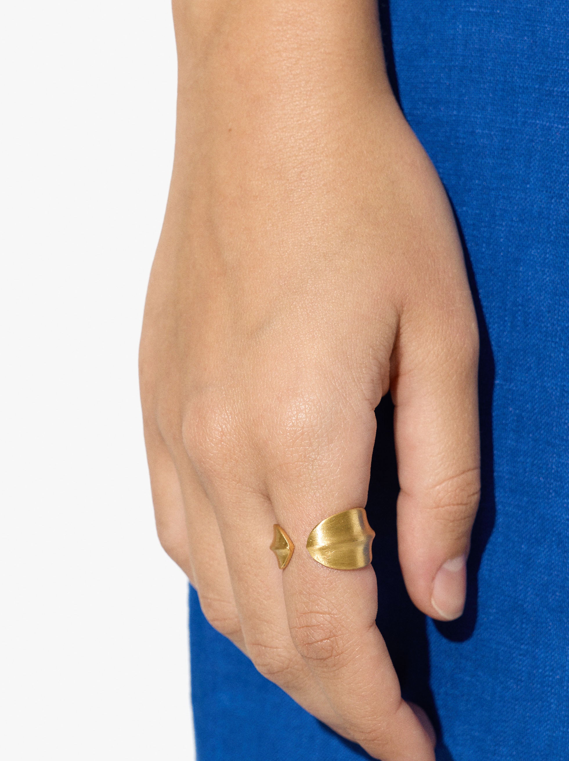 Open ring with embossed image number 1.0