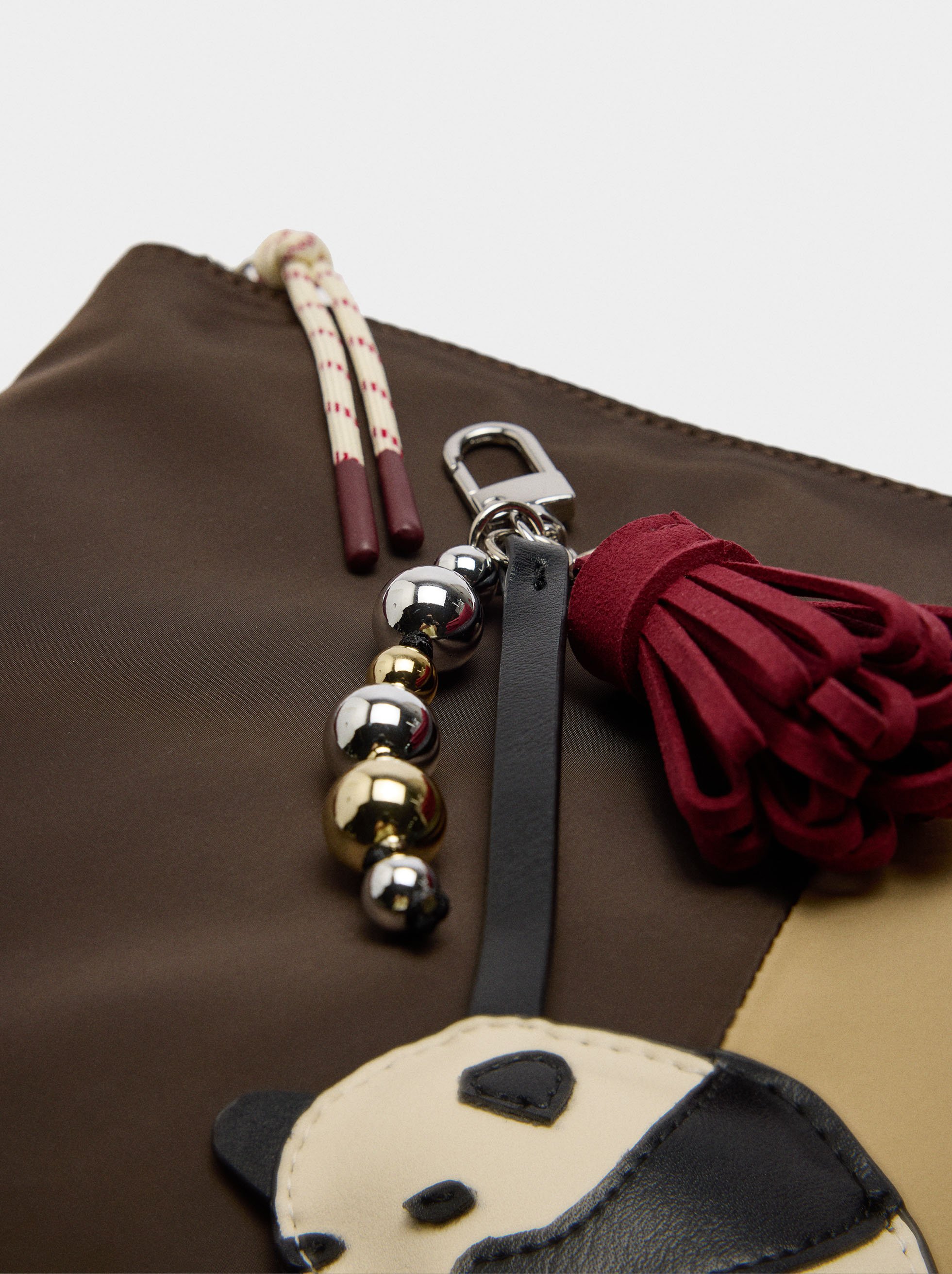 Nylon cover for tablet with charm 13" image number 1.0
