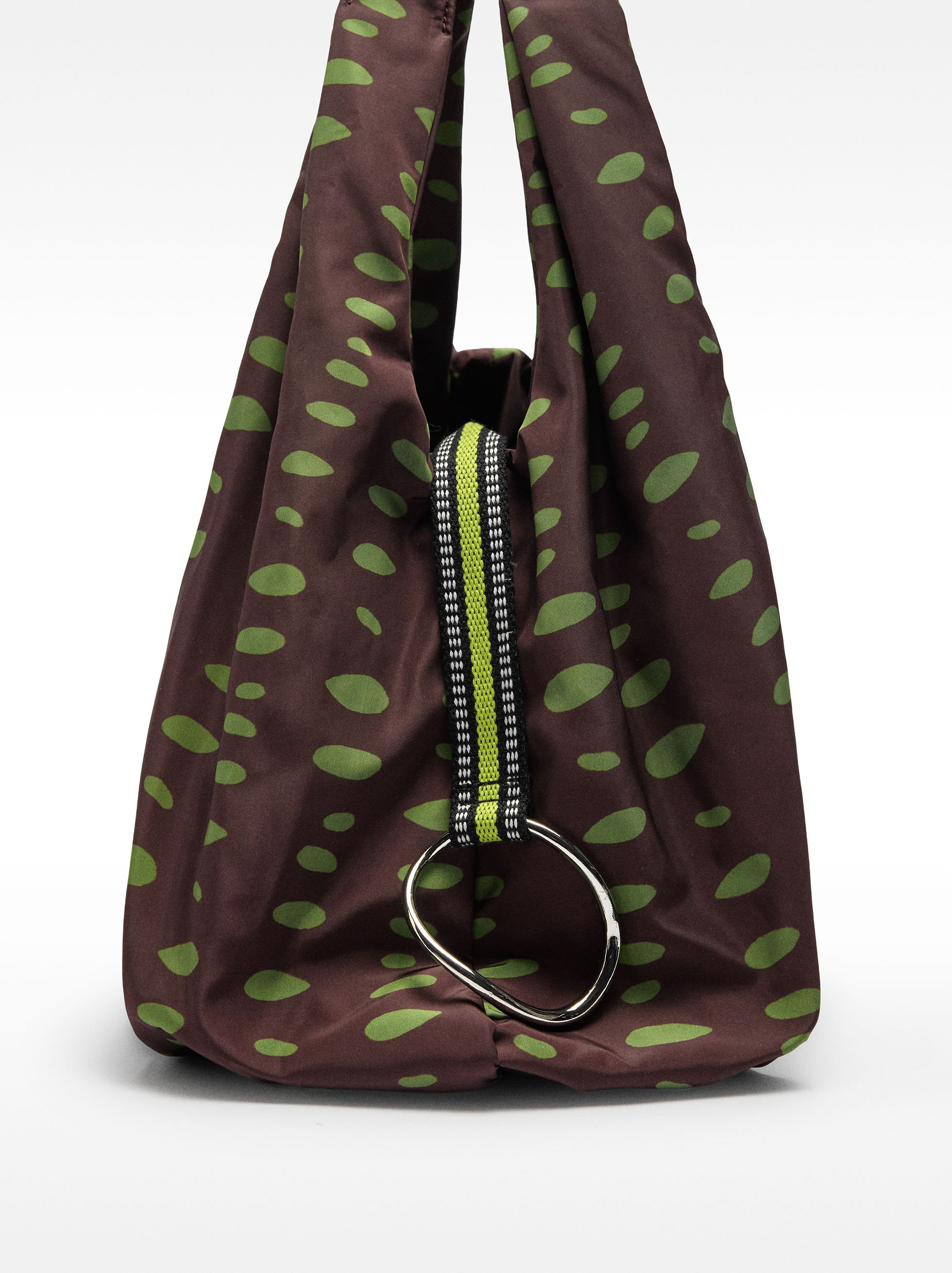 Sac à épaule en nylon imprimé image number 2.0