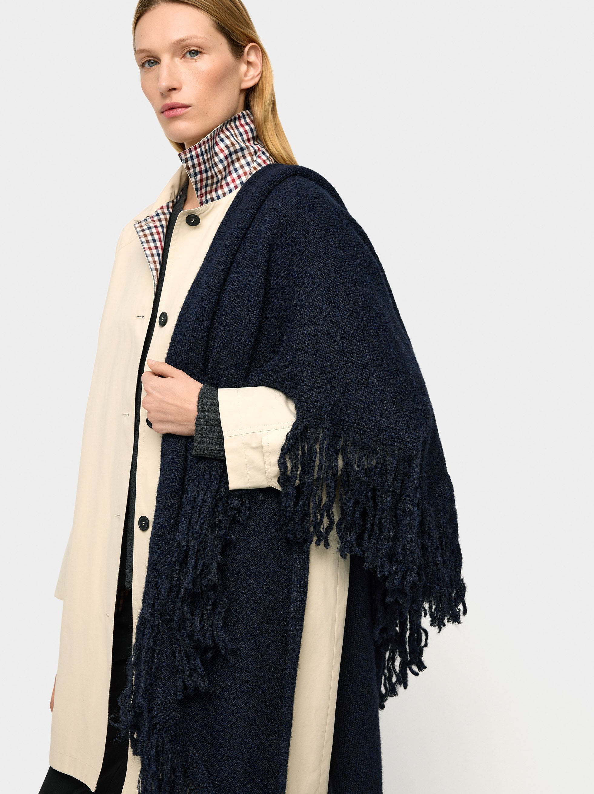 Châle long avec franges image number 1.0