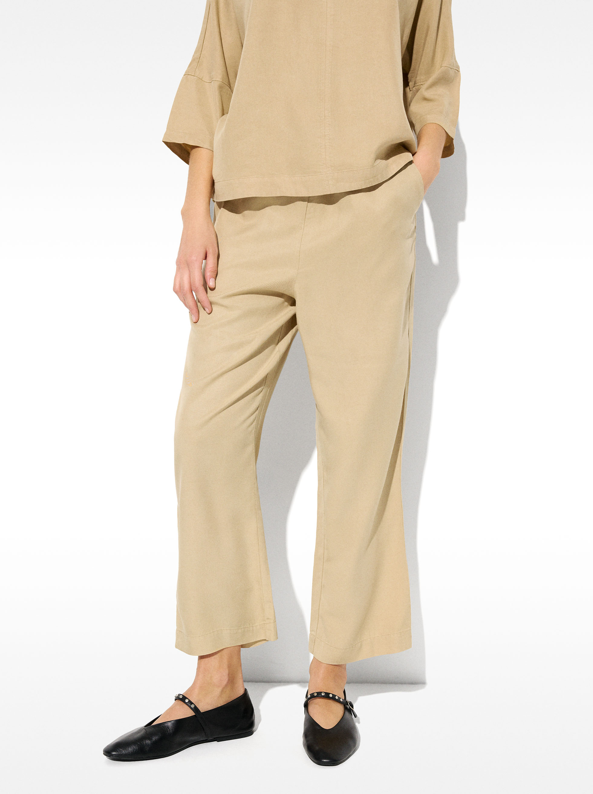 Loose-fitting trousers with elastic waistband image number 1.0