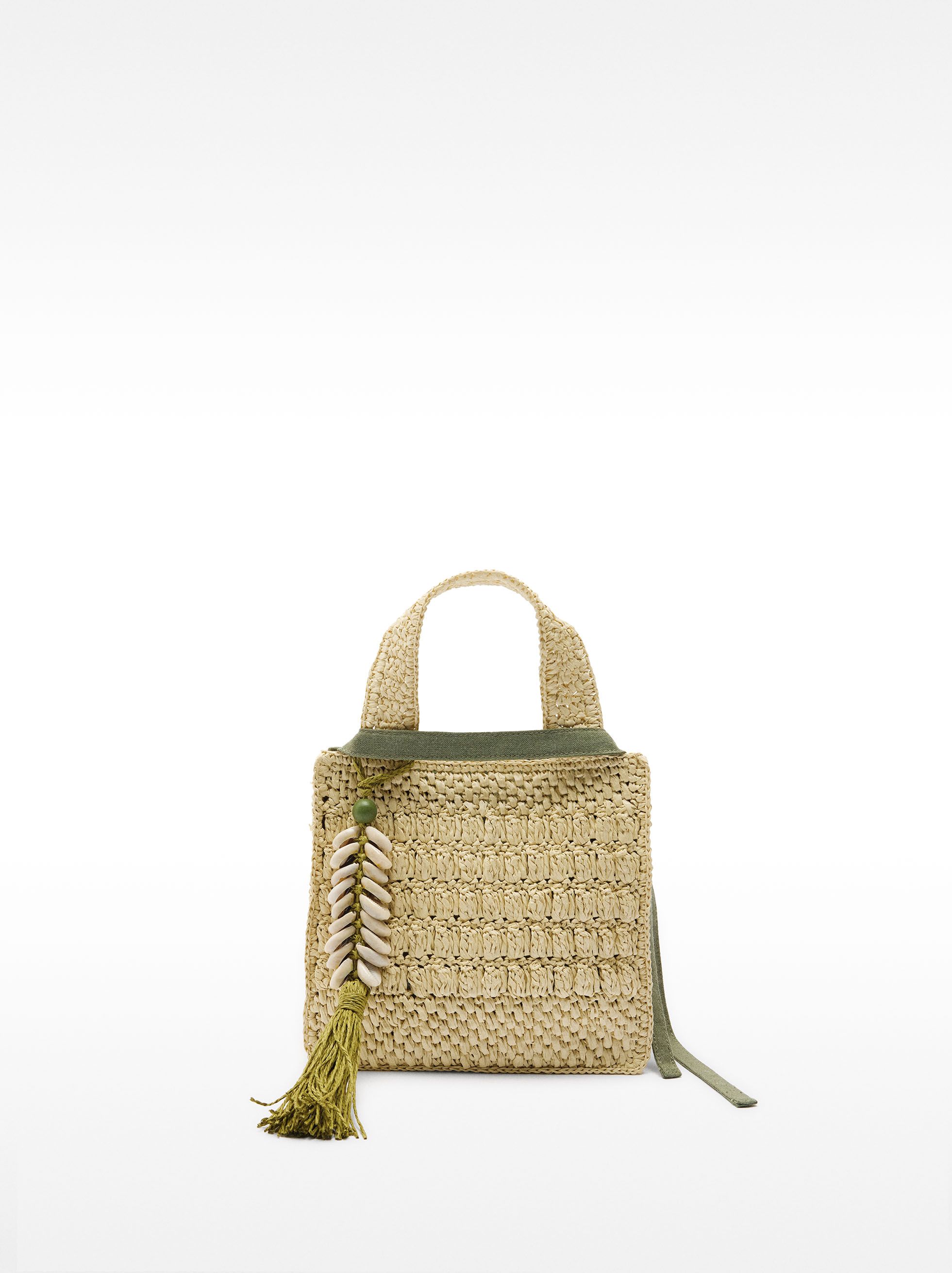 Straw-effect tote bag with hanging shells detail S  image number 0.0
