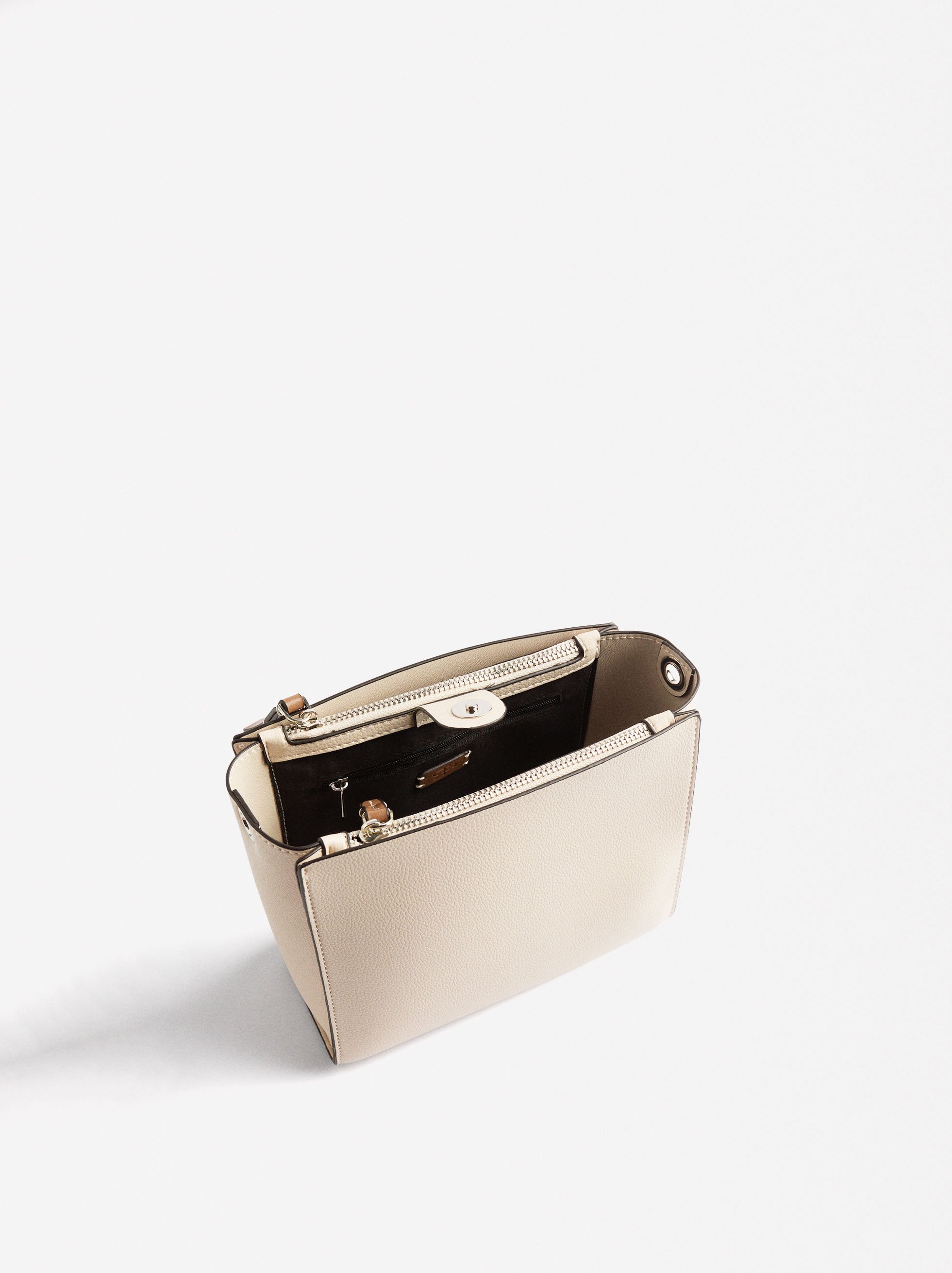 Everyday crossbody bag image number 3.0