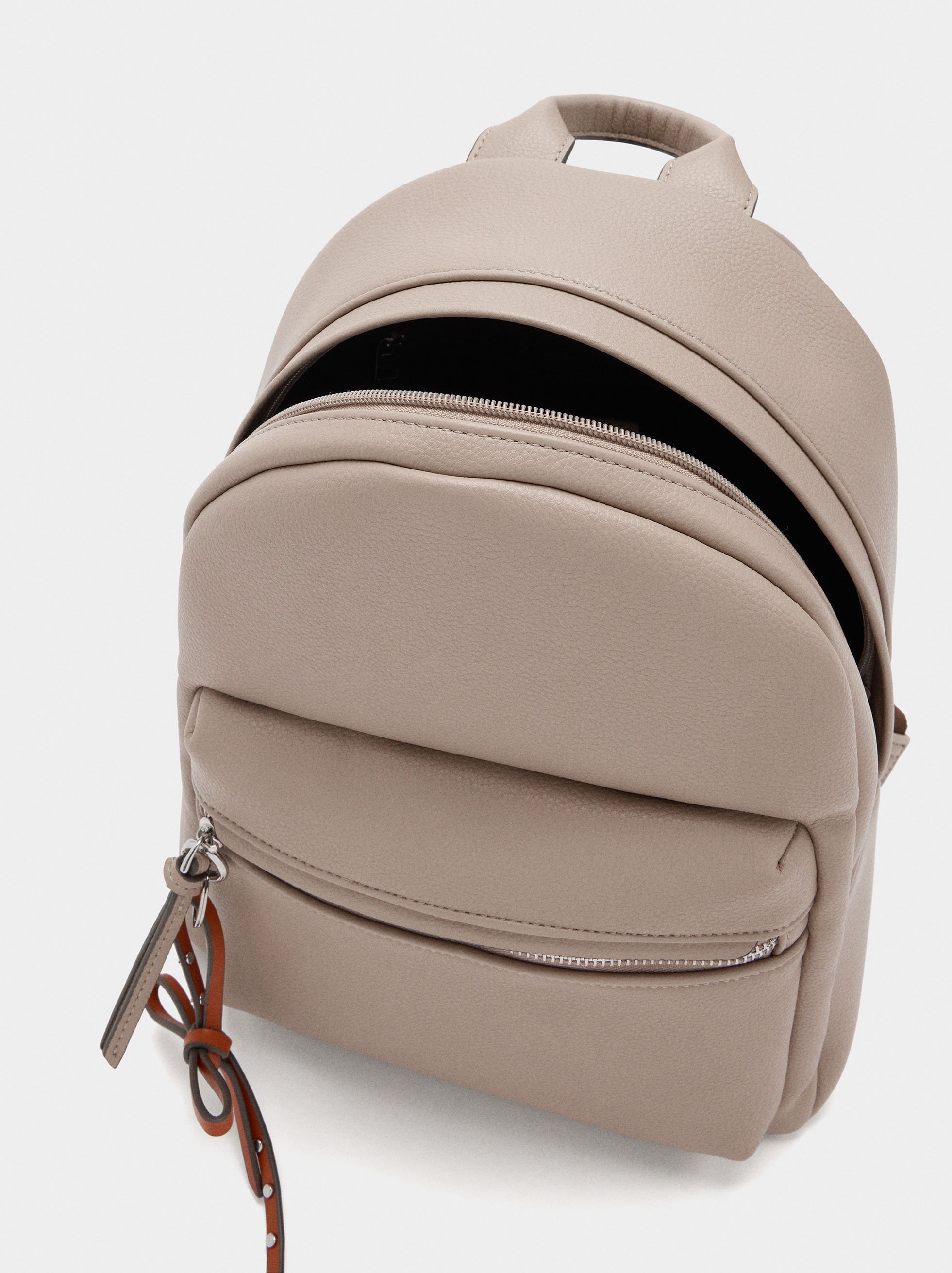 Basic backpack with pendant image number 4.0