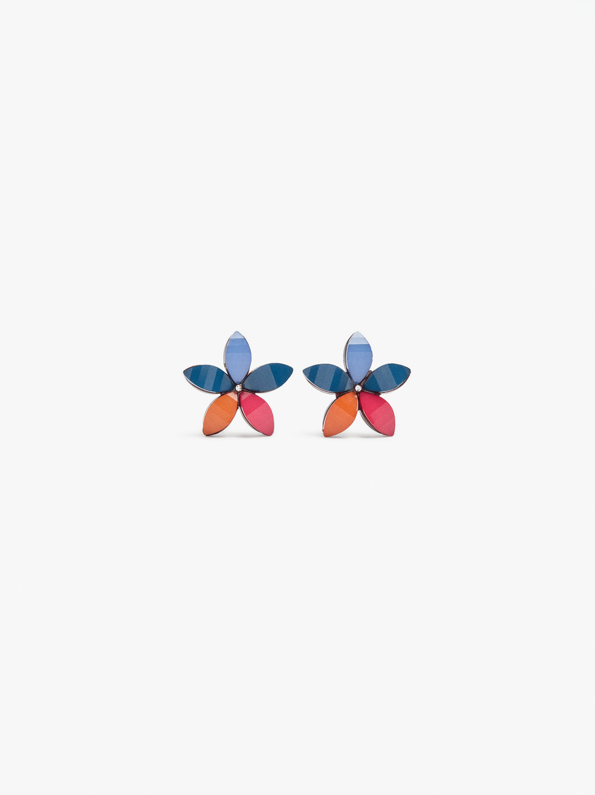 Pendientes flor con resina image number 0.0