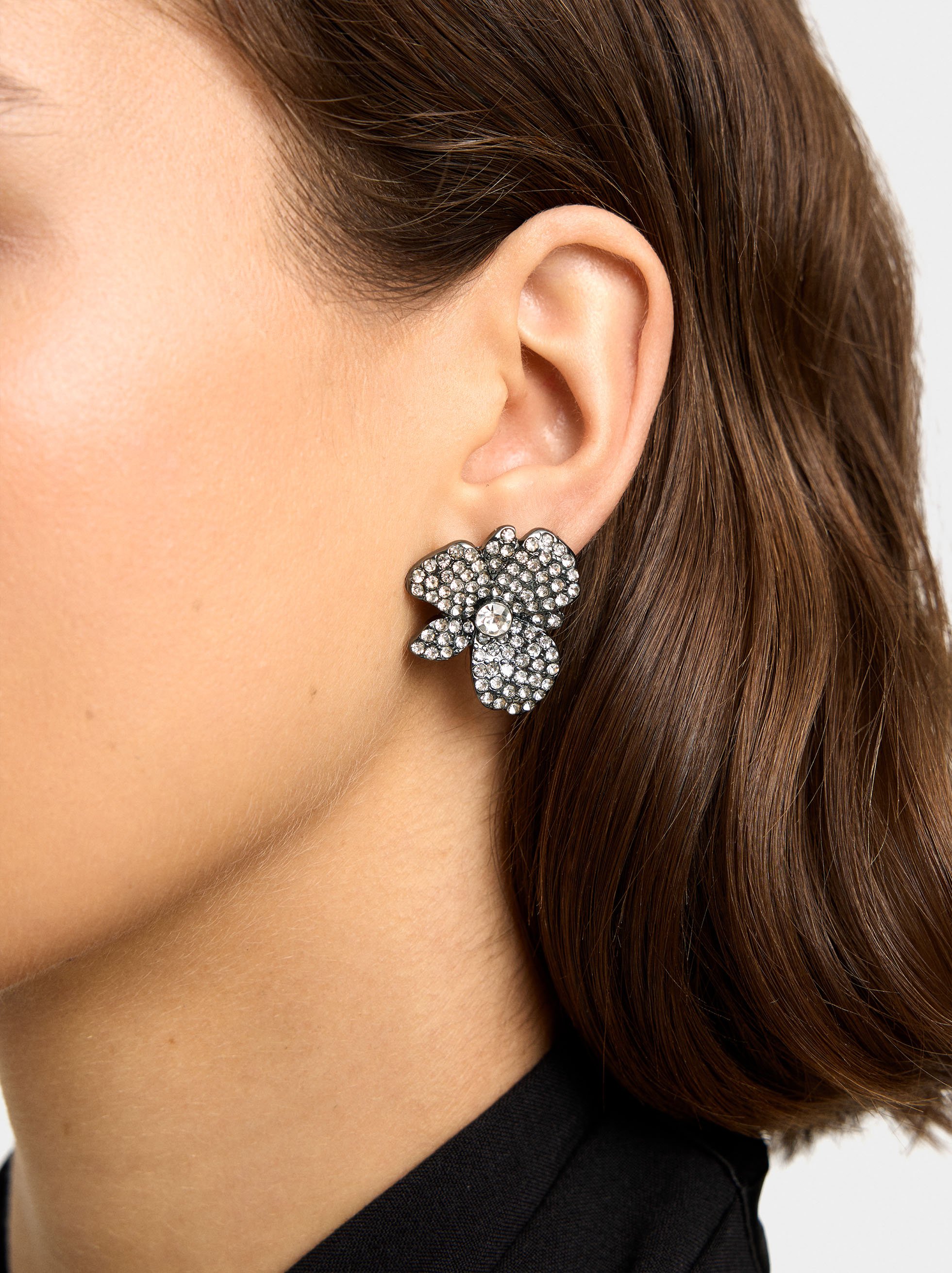 Flower earrings with crystals image number 1.0