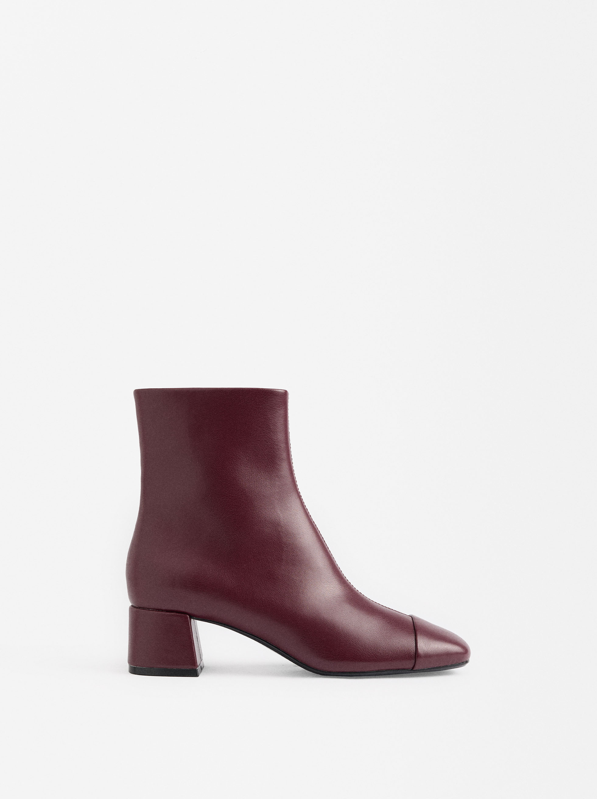 Plain heeled ankle boots