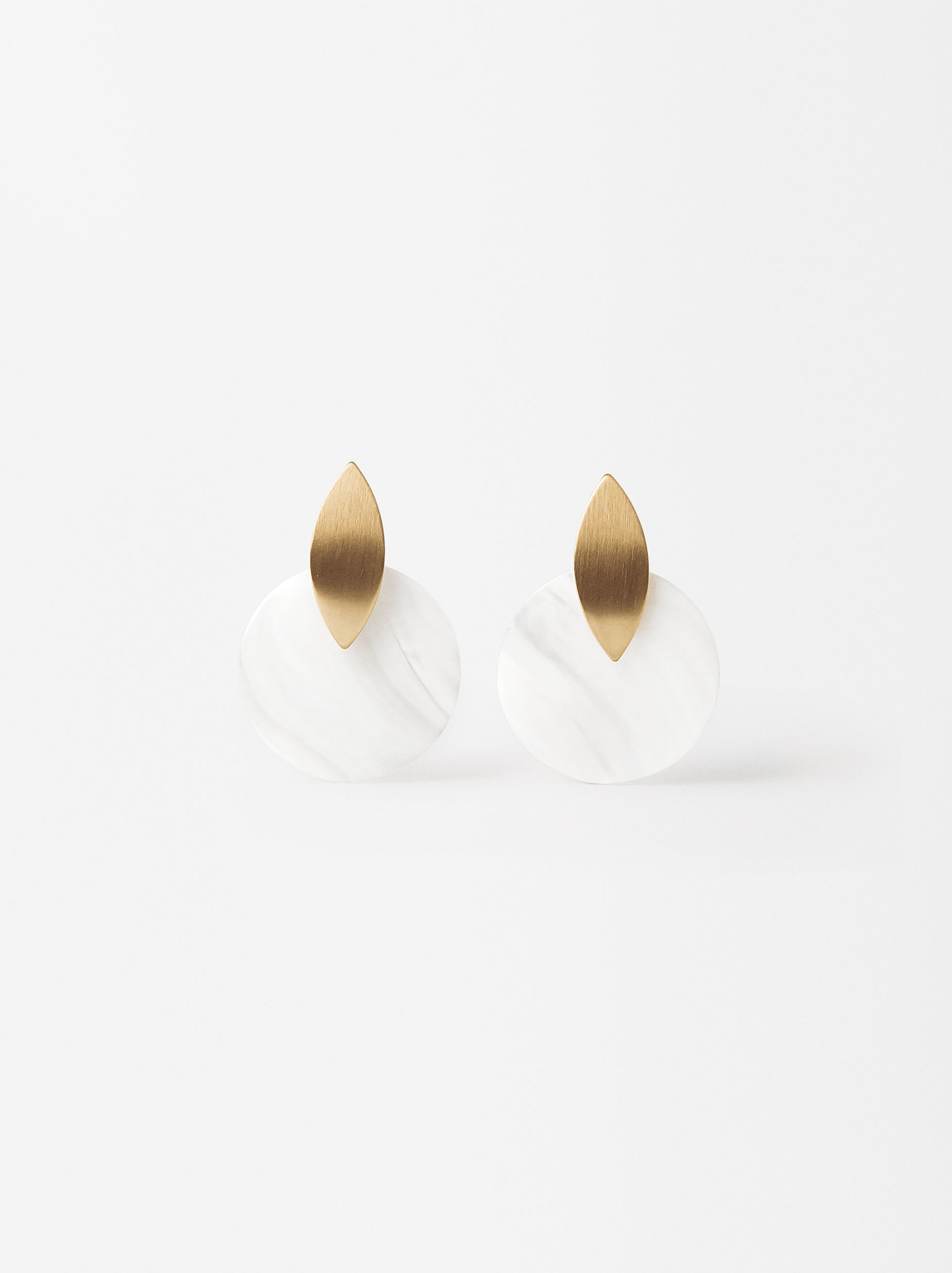 Mother-Of-Pearl Earrings image number 0.0