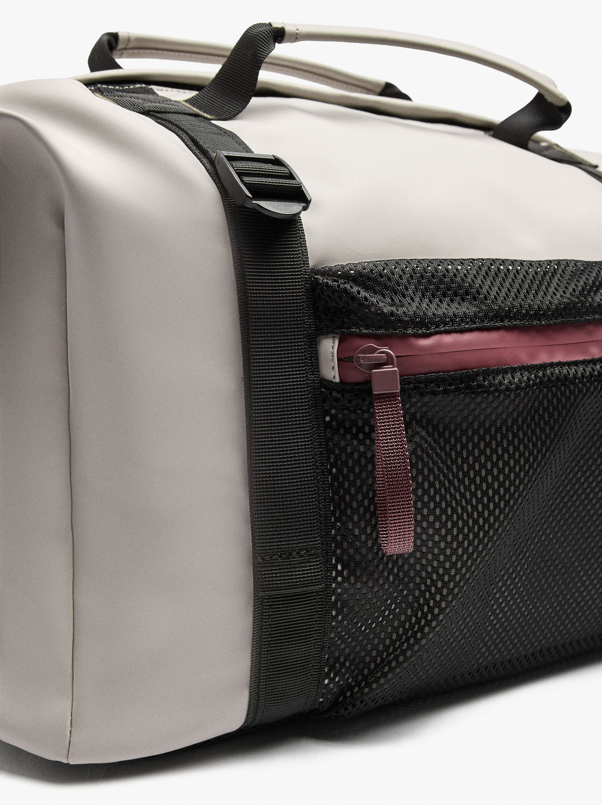 Sac de sport lisse avec texture douce image number 1.0
