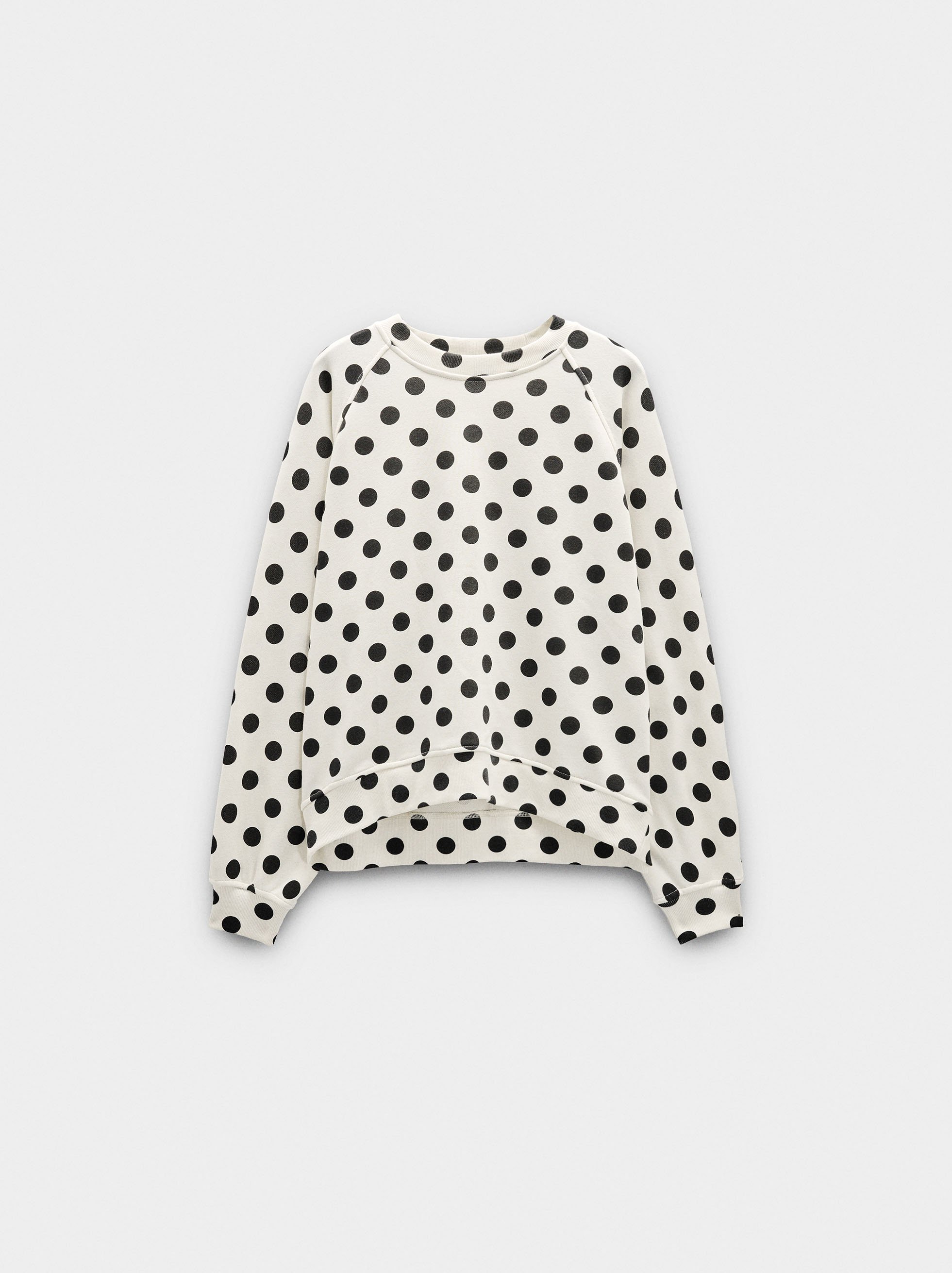 Sweatshirt with polka dots image number 4.0