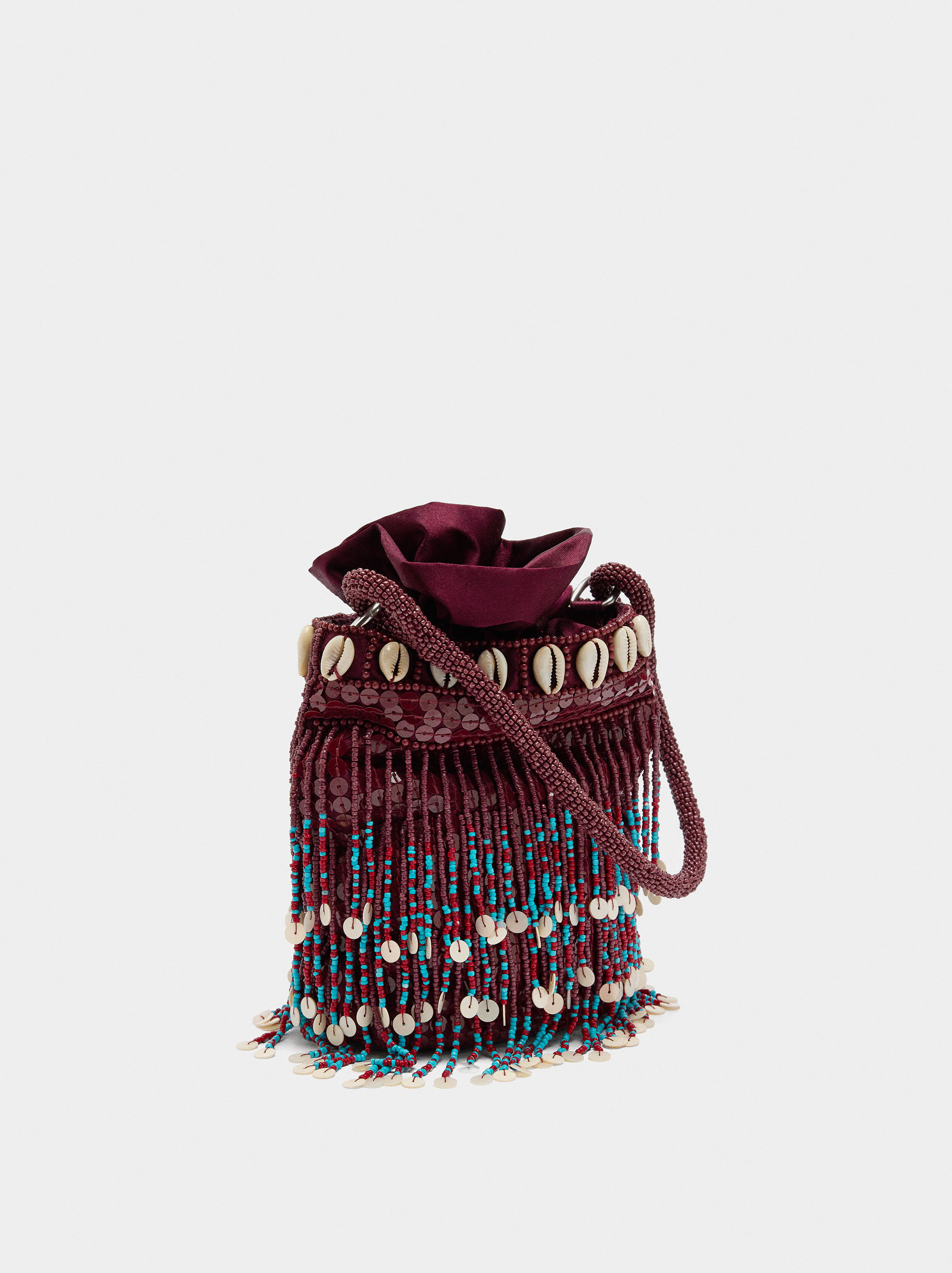 Party bag with beads and shells image number 3.0